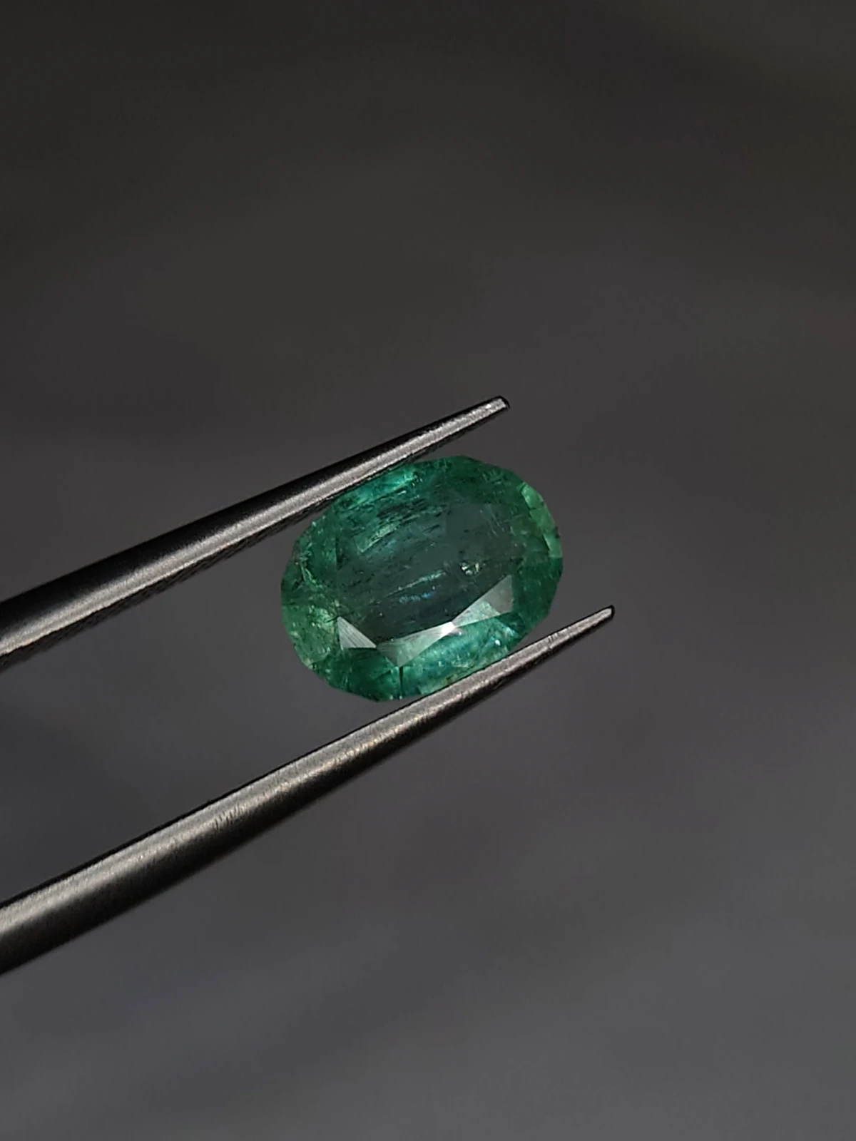 1.20ct Emerald Faceted Loose Gemstone From Panjshir Valley Afghanistan — view 1