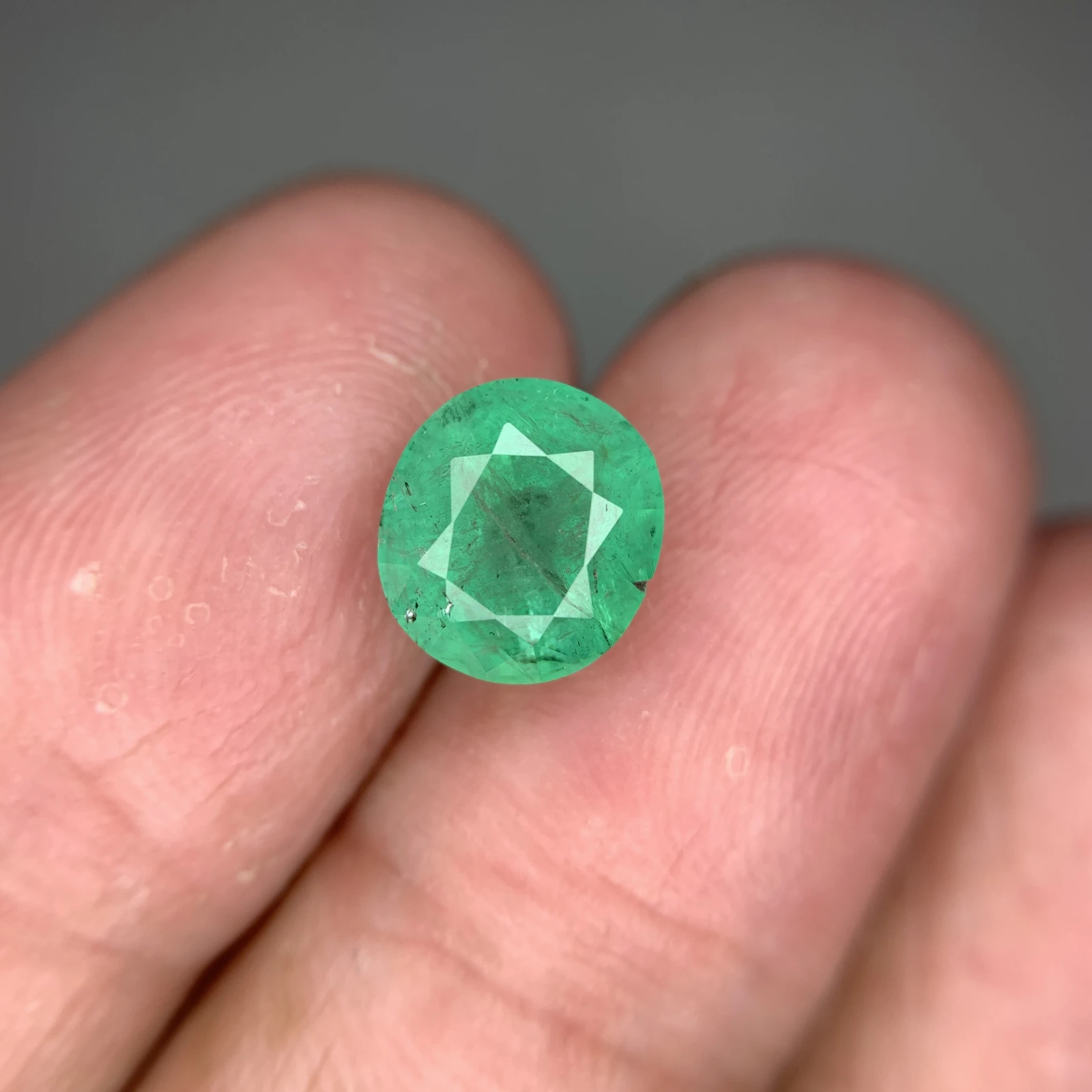Natural Chitral Green Emerald 2.80ct  Faceted Oval Loose Gemstone — view 5