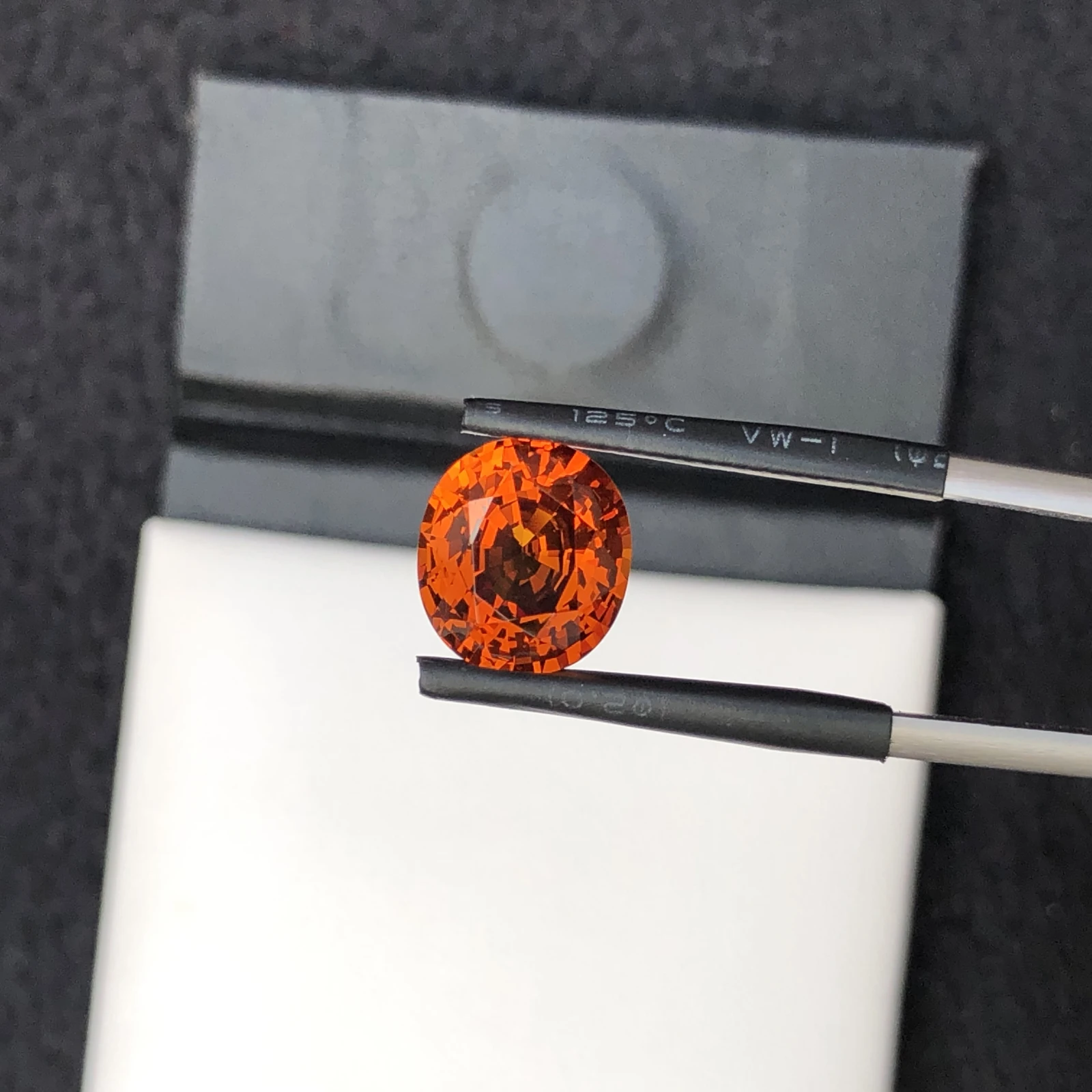 5.75ct Natural Vivid Orange Sapphire Oval Shape — view 9