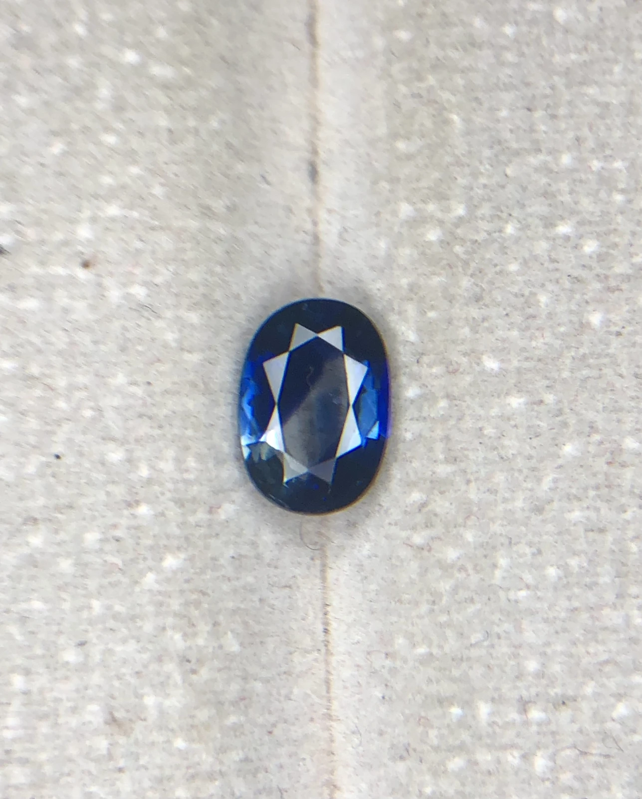 1.23ct Point Blue sapphire from Srilanka — view 3