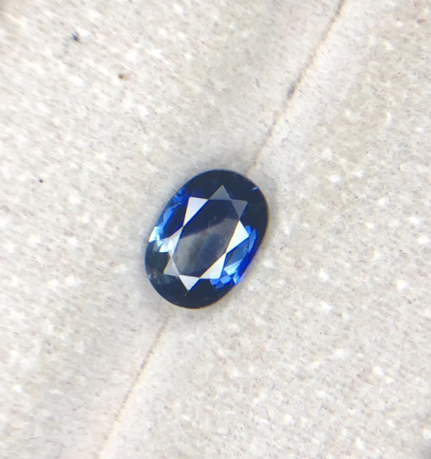 1.23ct Point Blue sapphire from Srilanka — view 4