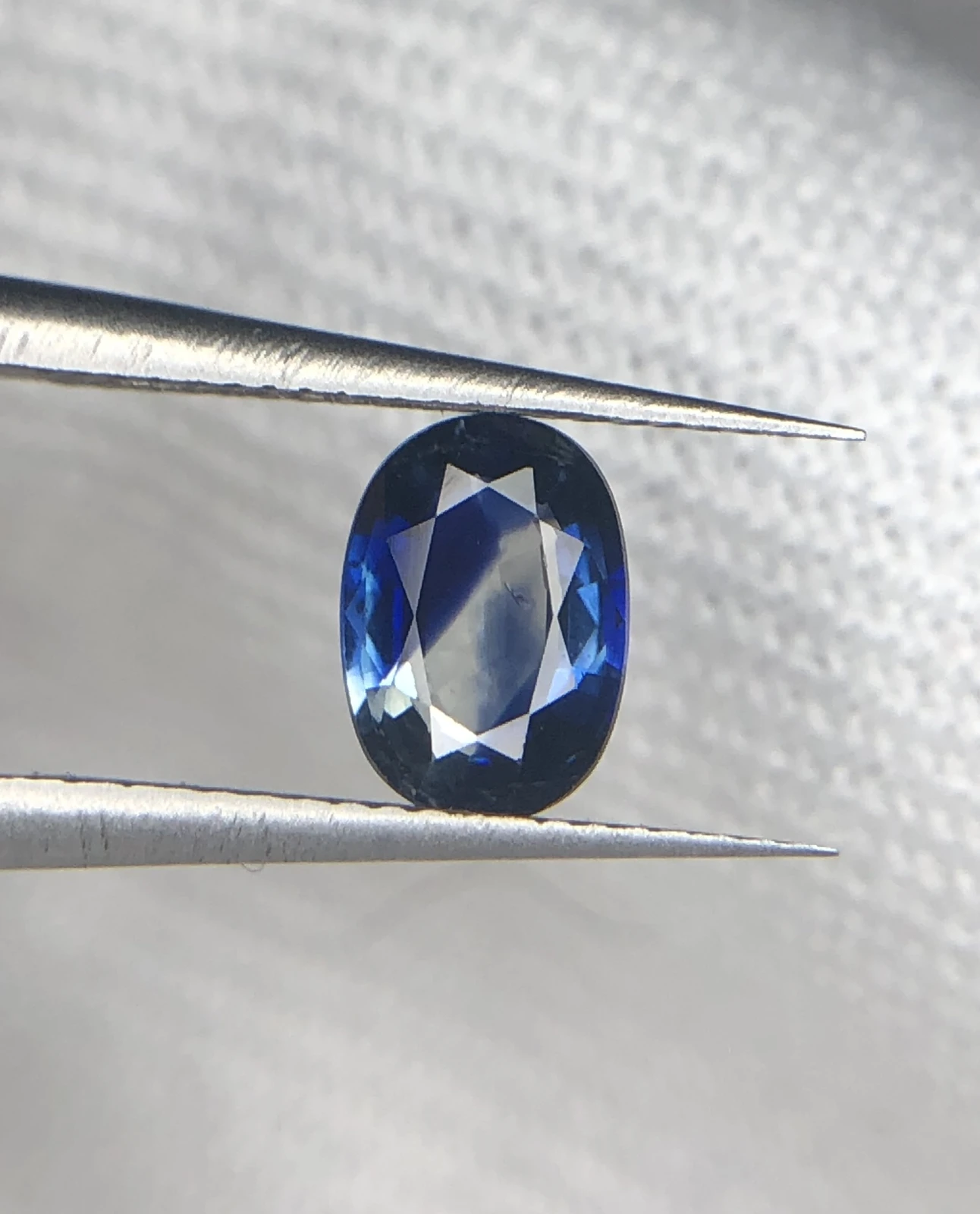 1.23ct Point Blue sapphire from Srilanka — view 5