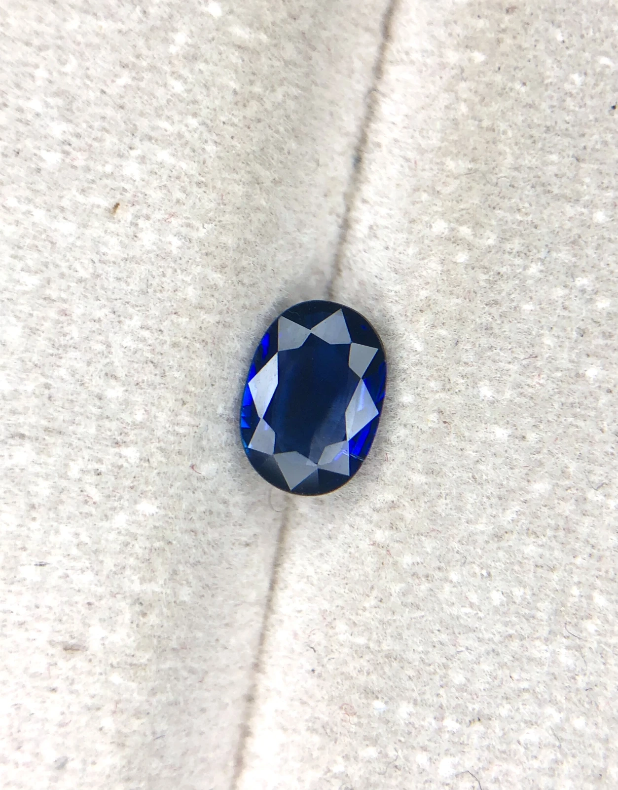 1.00ct Stunning Blue Sapphire — view 2