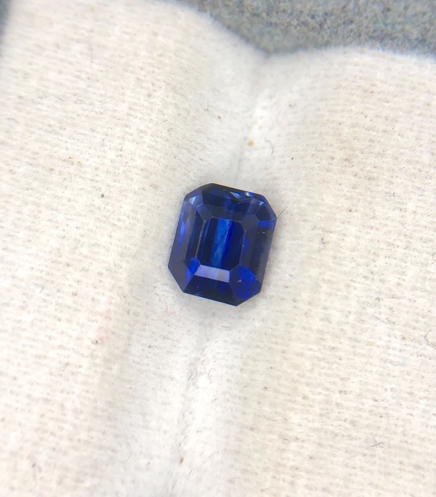 1.57ct Natural Ceylon Blue Sapphire from Srilanka — view 2