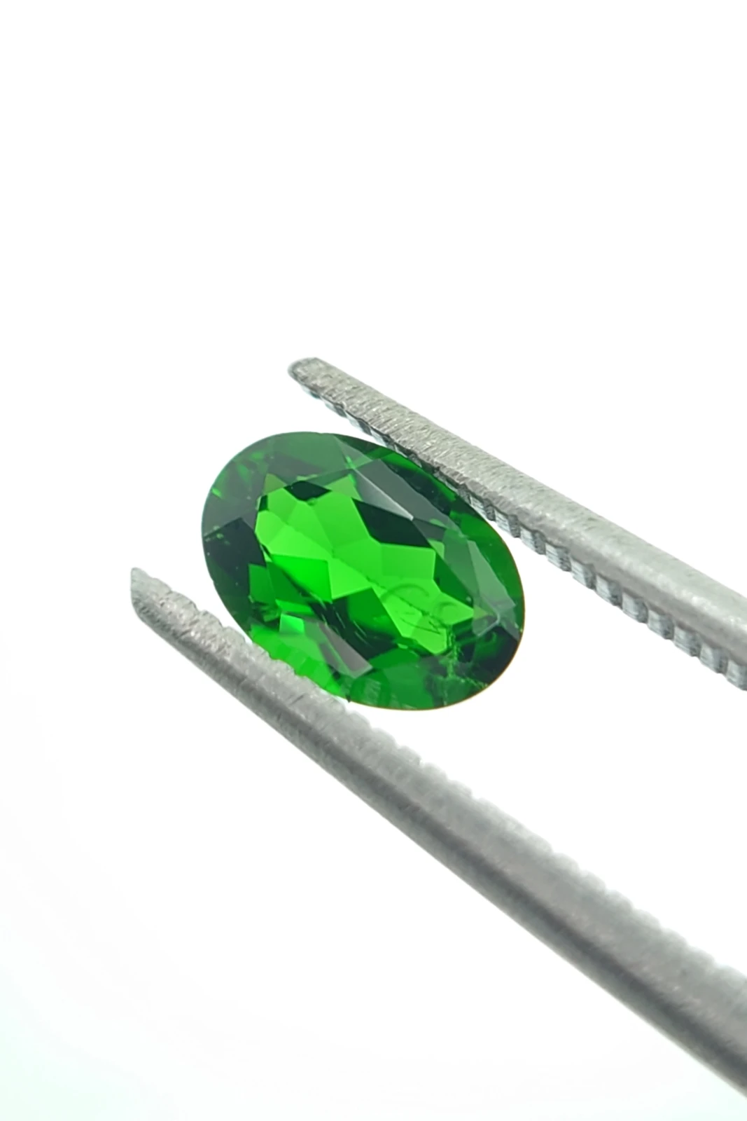 0.8ct Natural Chrome Diopside Oval Cut Loose Gemstone from Pakistan — view 2