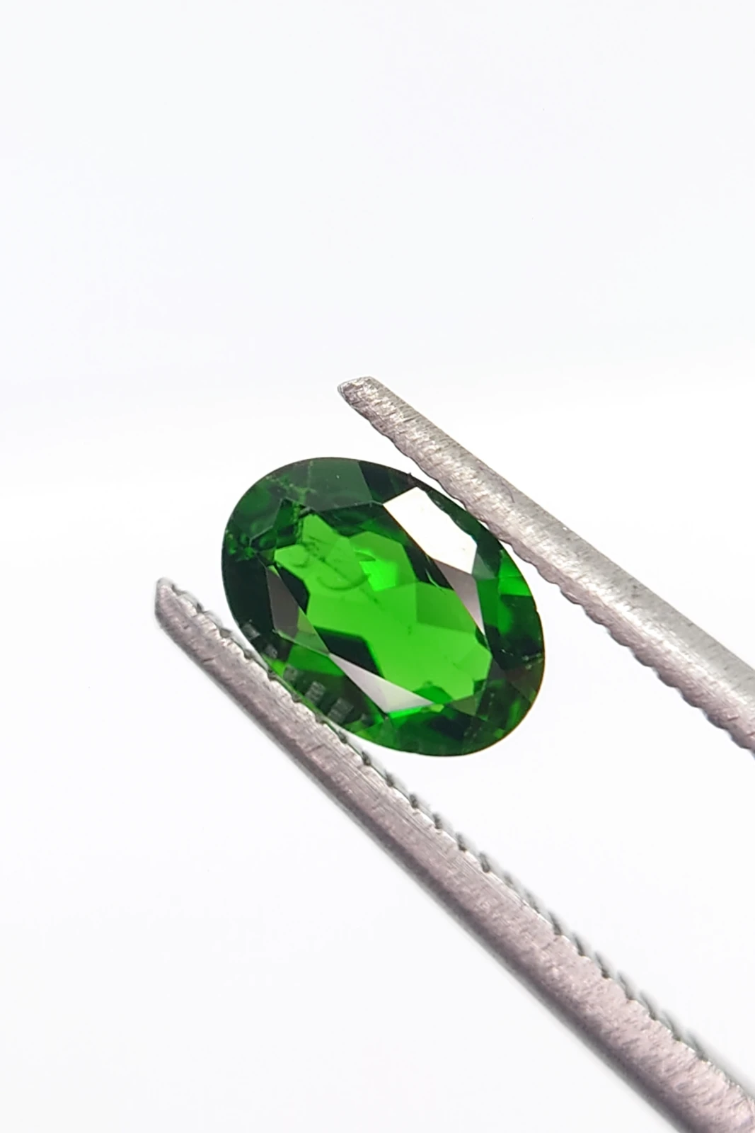 0.8ct Natural Chrome Diopside Oval Cut Loose Gemstone from Pakistan — view 3