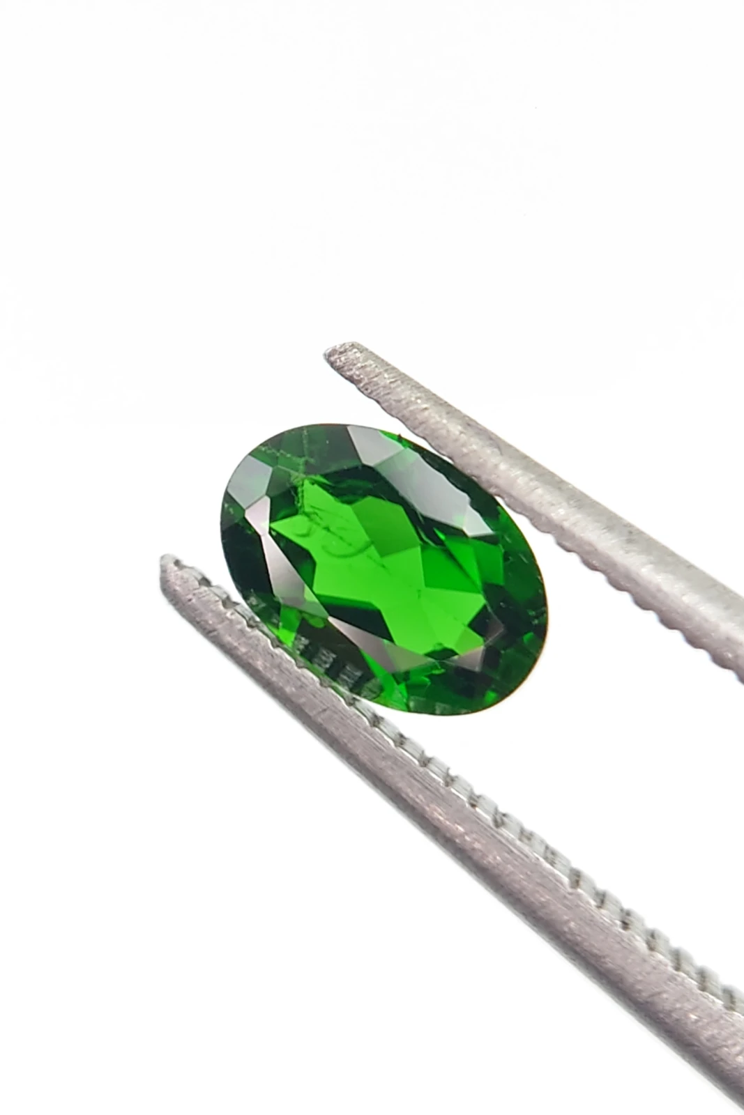 0.8ct Natural Chrome Diopside Oval Cut Loose Gemstone from Pakistan — view 4