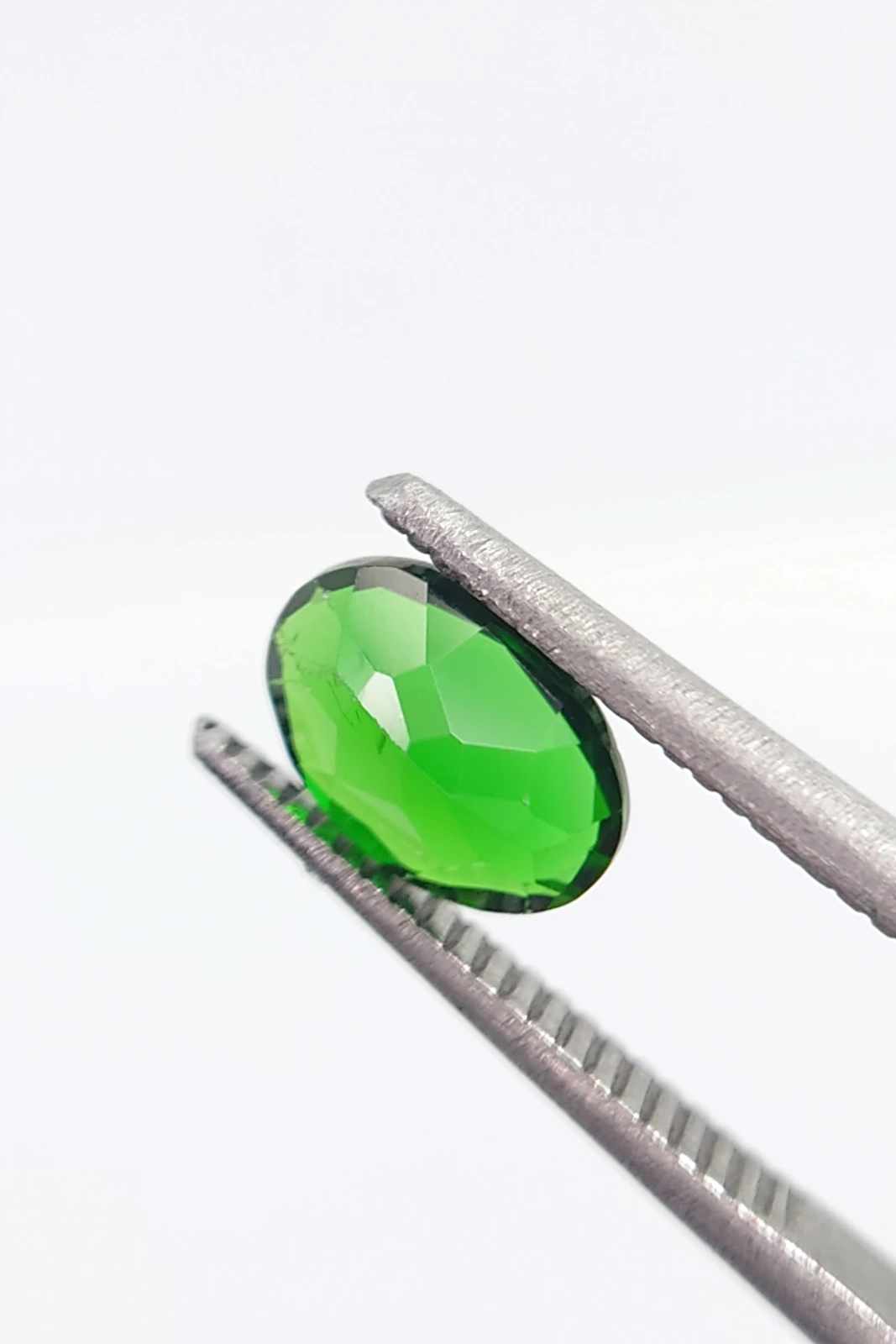 0.8ct Natural Chrome Diopside Oval Cut Loose Gemstone from Pakistan — view 5