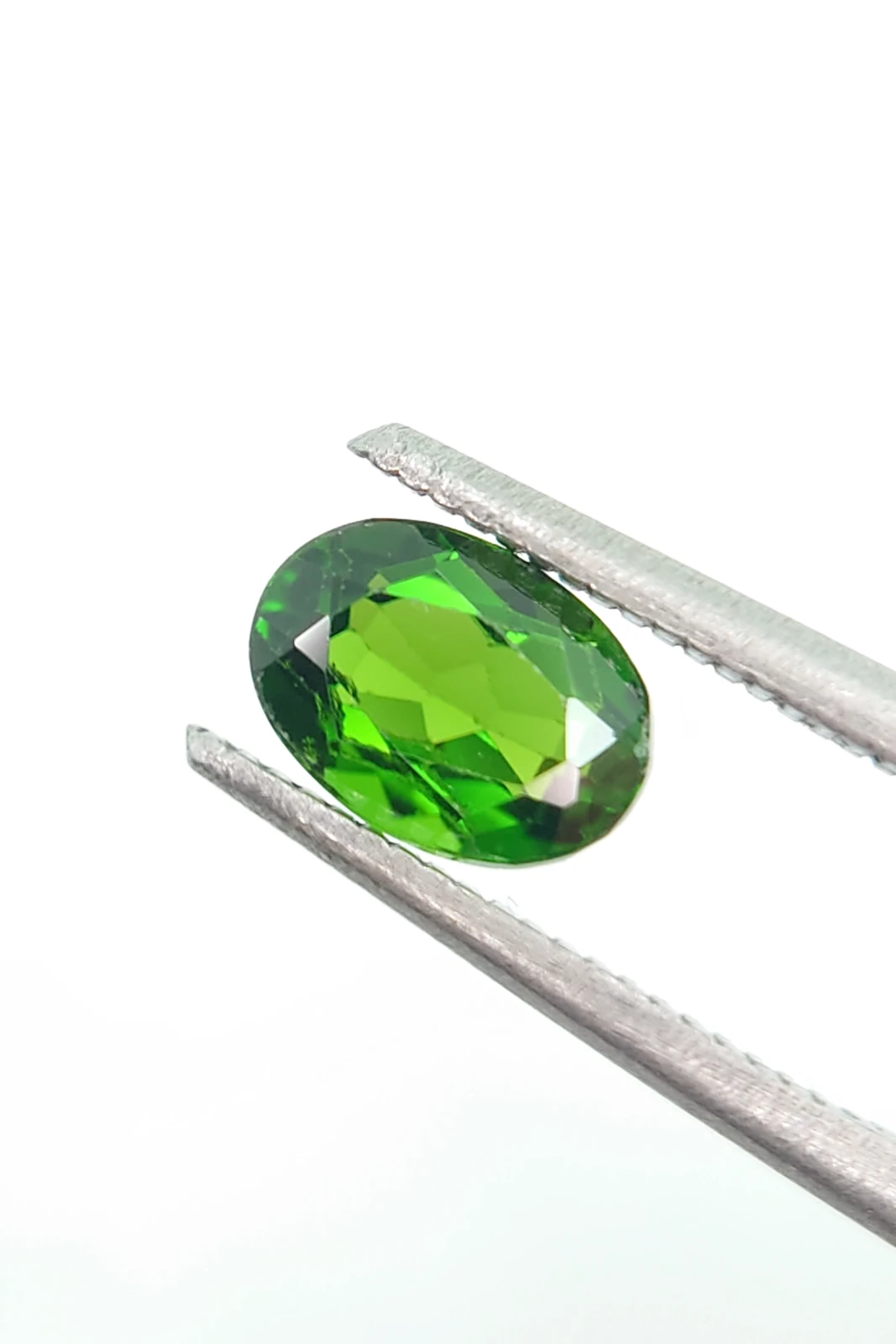 0.8ct Natural Oval Cut Chrome Diopside from Pakistan — view 2