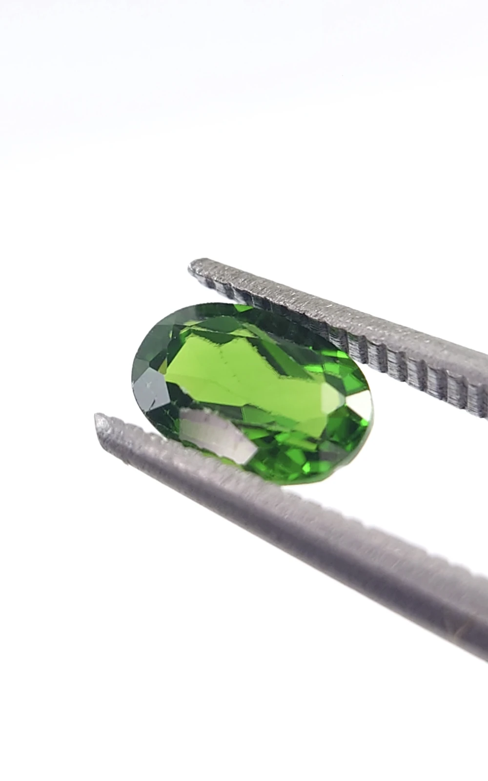 0.8ct Natural Green Oval Cut Chrome Diopside from Pakistan — view 4