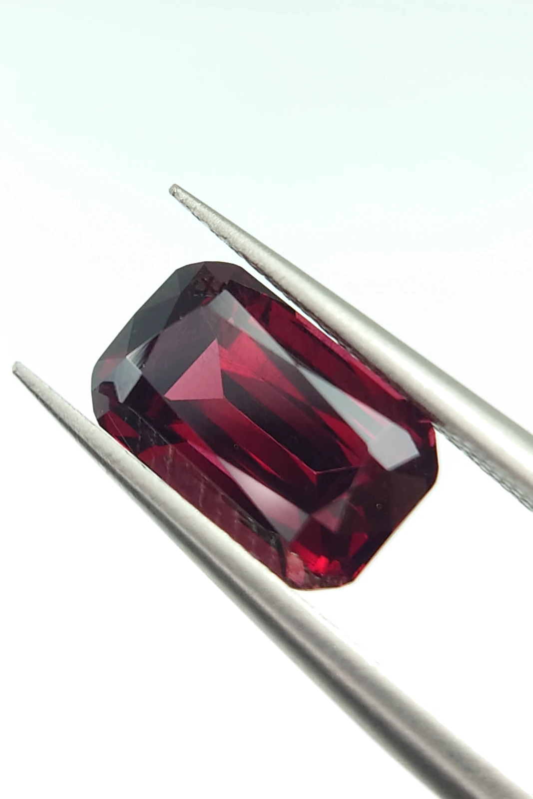 2.6ct Natural Rhodolite Garnet in Emerald Cut from Tanzania — view 3