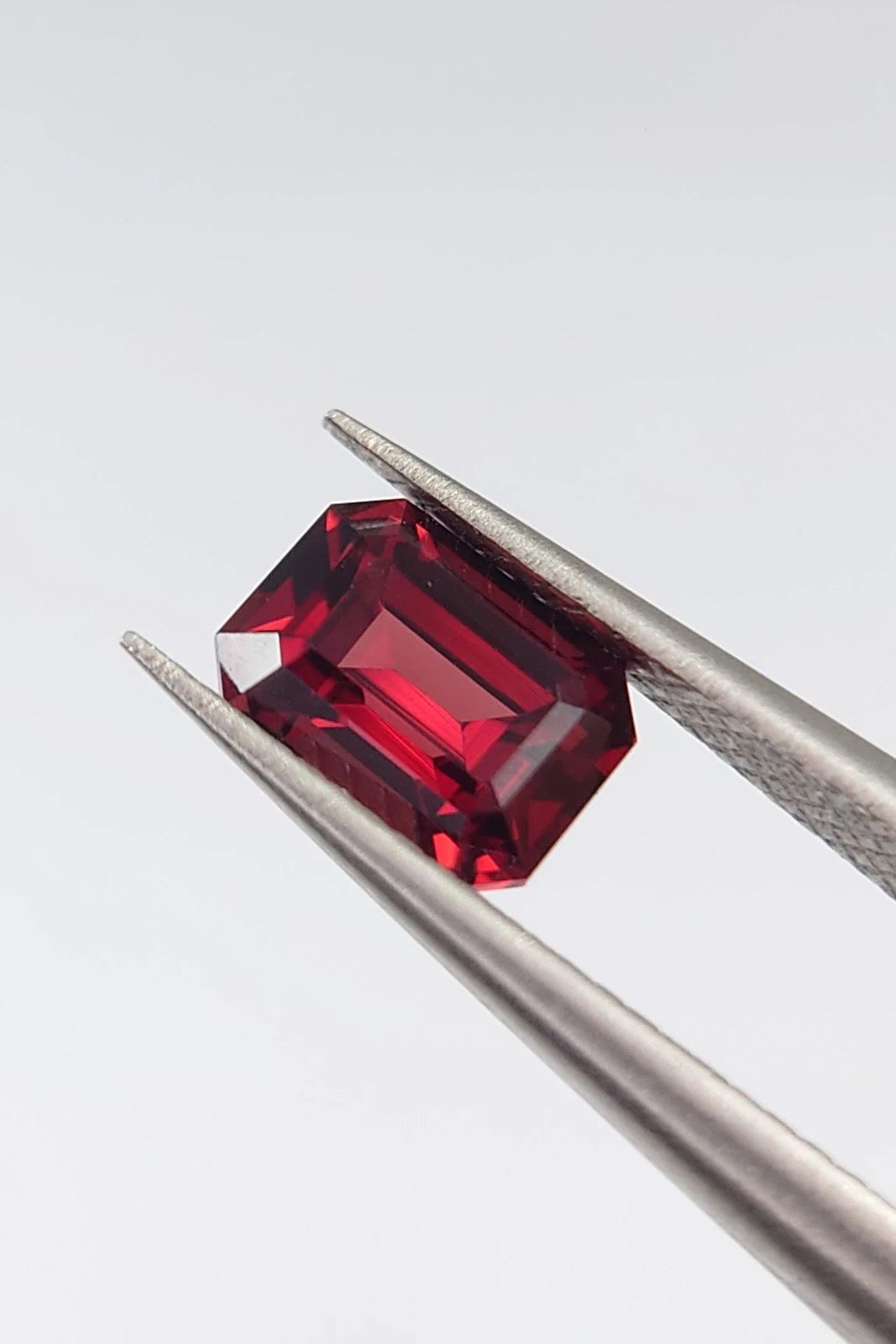 1.06ct Rhodolite Garnet Natural Loose Gemstone from Tanzania — view 3