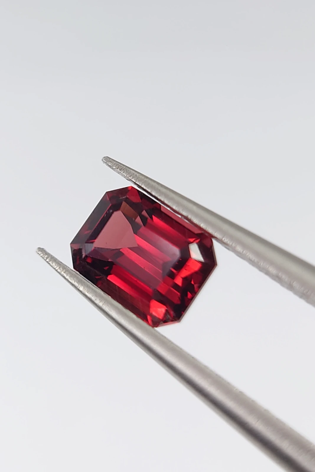 1.06ct Rhodolite Garnet Natural Loose Gemstone from Tanzania — view 4