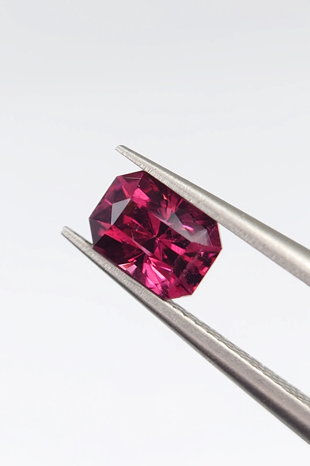 0.92ct Radiant Cut Natural Rhodolite Garnet from Afghanistan — view 3