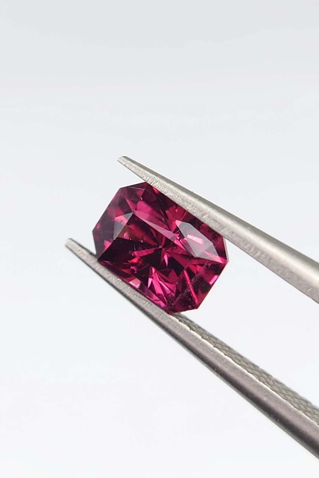 0.92ct Radiant Cut Natural Rhodolite Garnet from Afghanistan — view 4