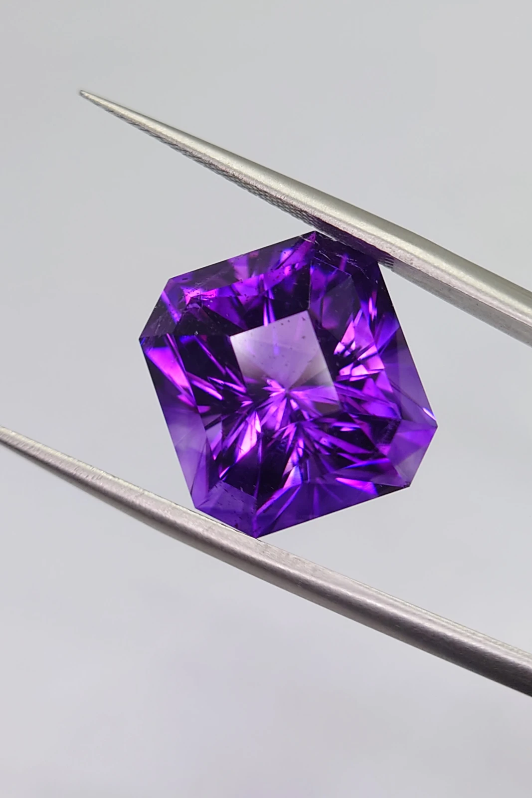 12.25ct Natural Bluish Purple Radiant Cut Amethyst from Nigeria — view 5