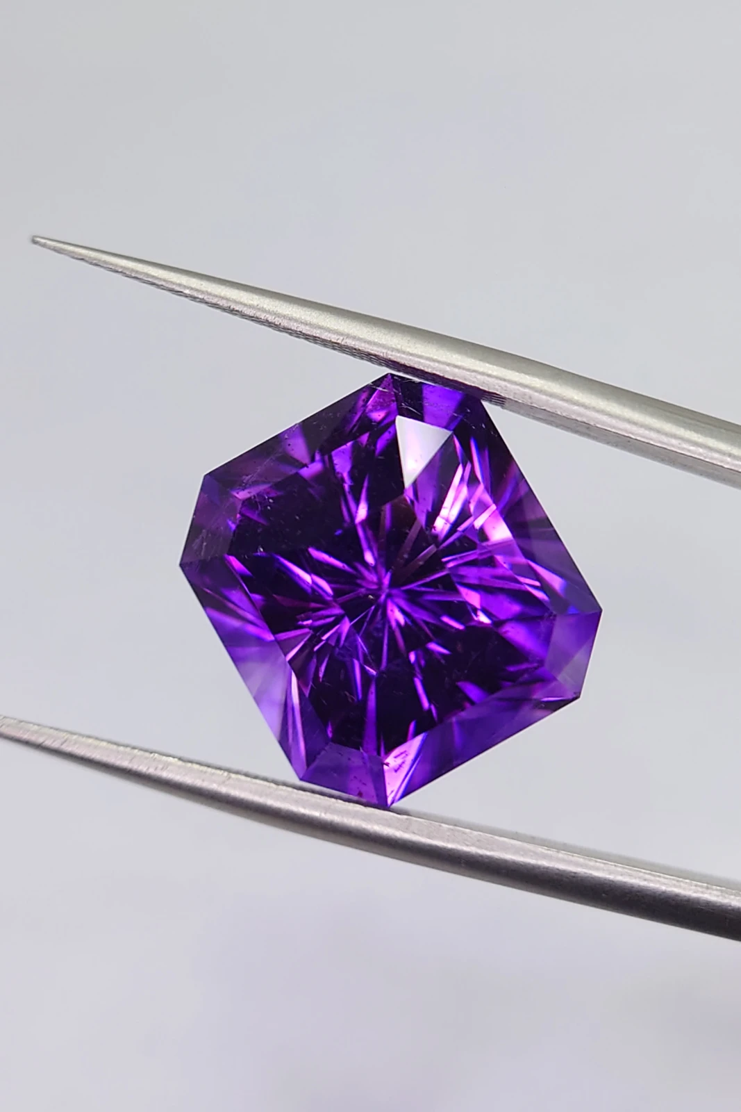12.25ct Natural Bluish Purple Radiant Cut Amethyst from Nigeria — view 6