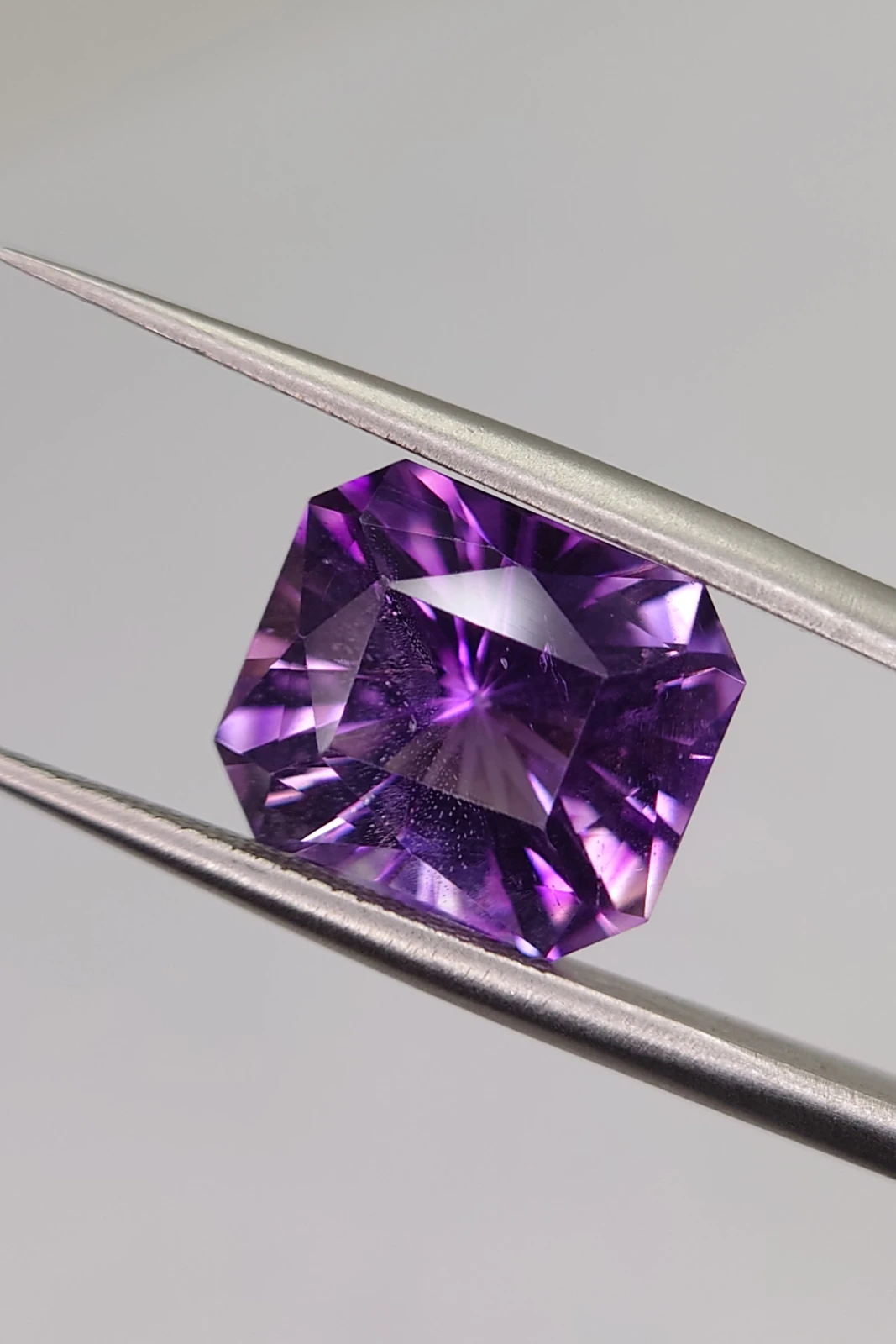 5.4ct Brilliant Radiant Cut Amethyst from Nigeria — view 4