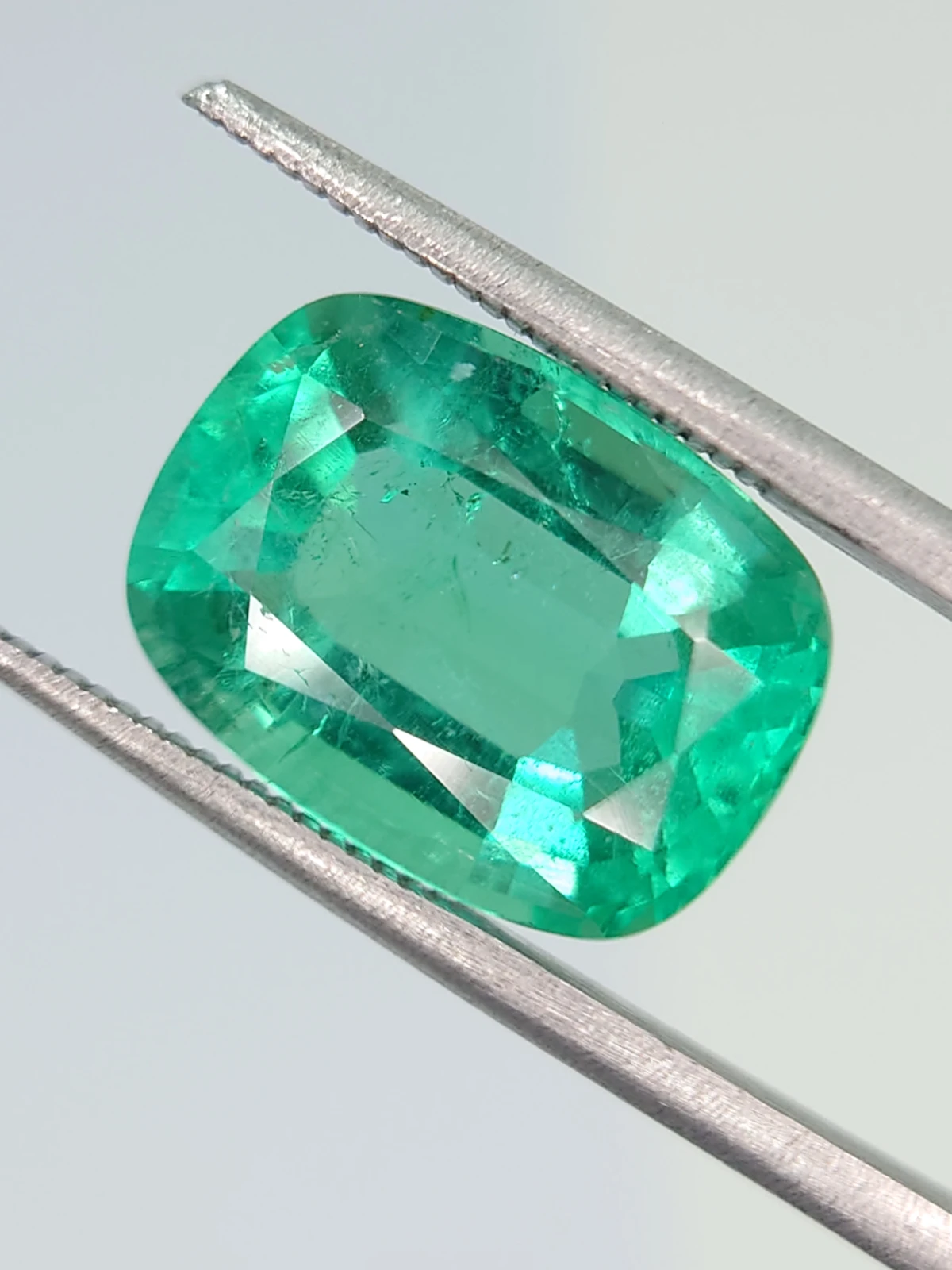6.95ct Natural Cushion Cut Emerald Loose Gemstone From Afghanistan — view 3