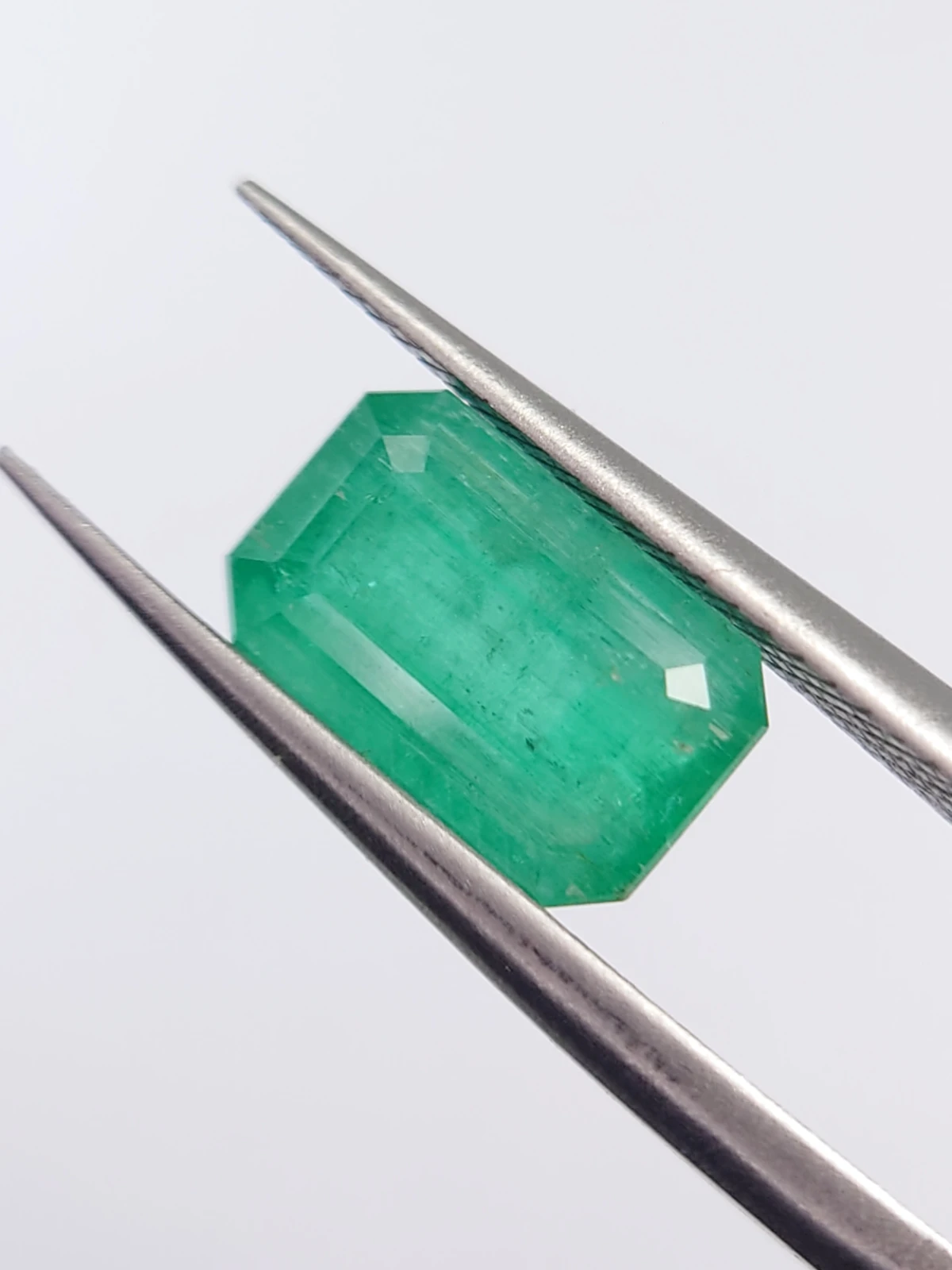 2.64ct Natural Emerald from Panjshir Valley Afghanistan — view 1
