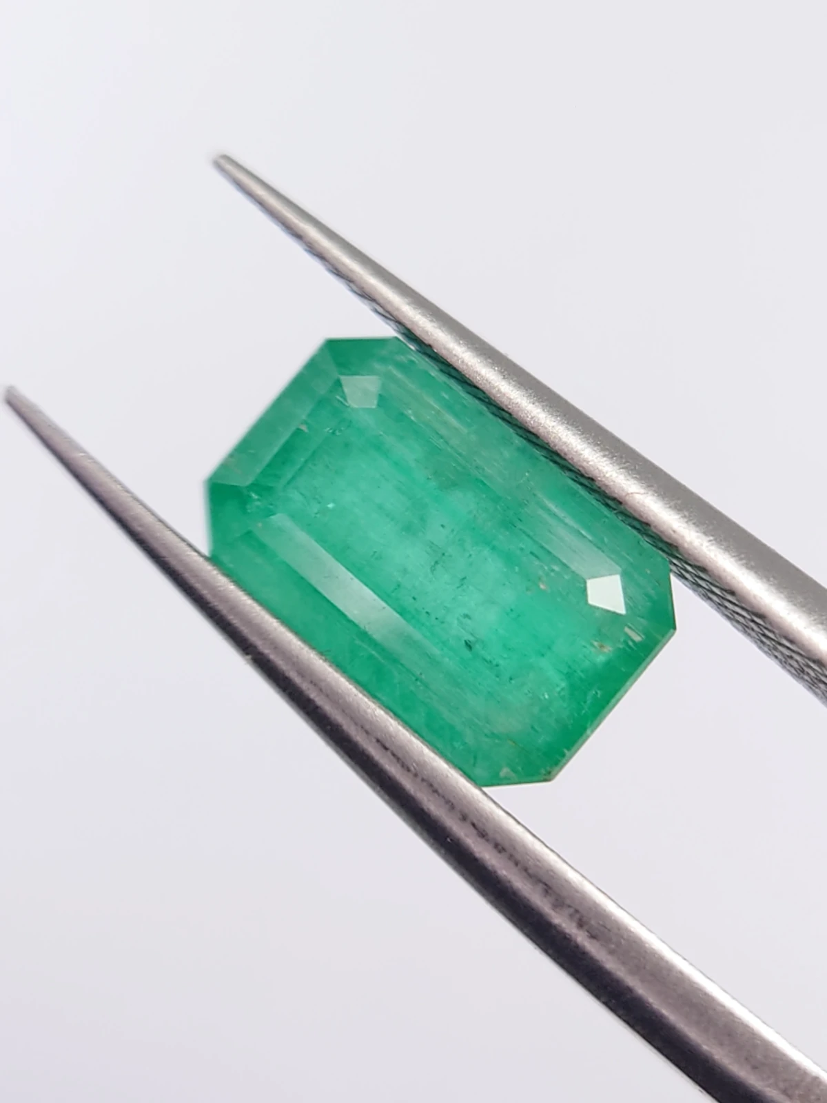2.64ct Natural Emerald from Panjshir Valley Afghanistan — view 2