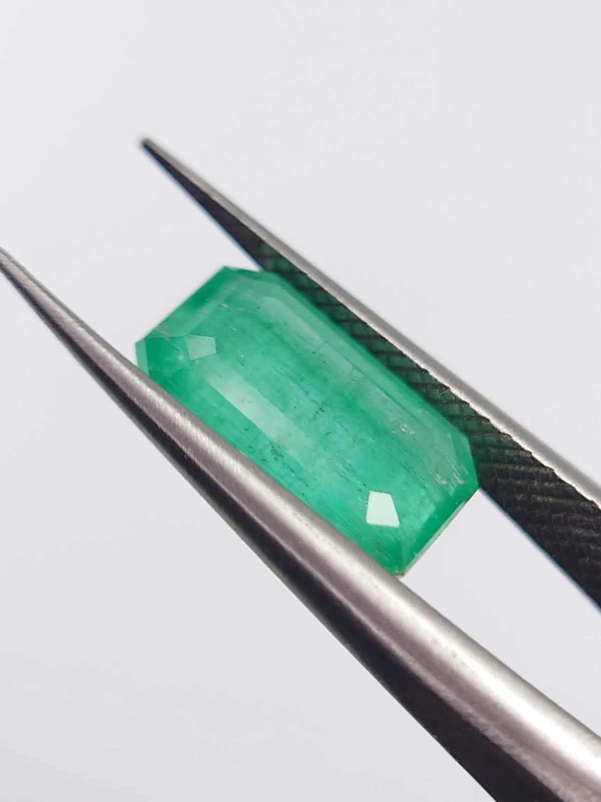 2.64ct Natural Emerald from Panjshir Valley Afghanistan — view 5
