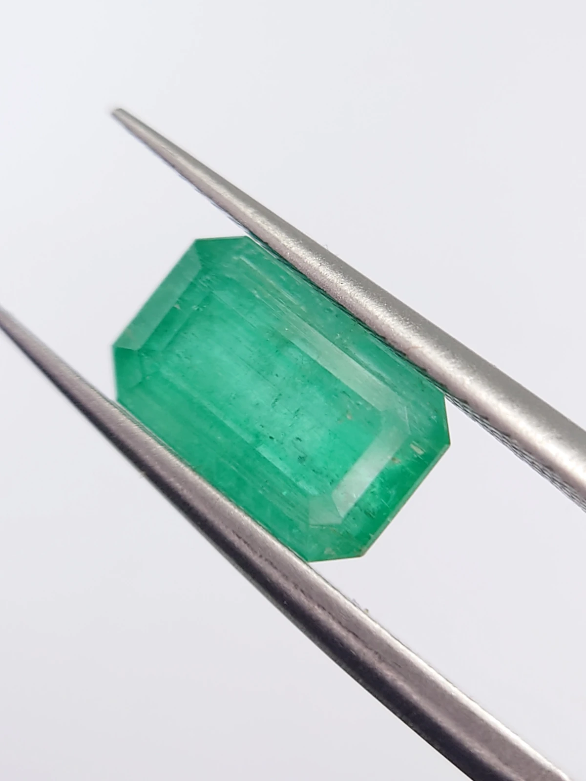 2.64ct Natural Emerald from Panjshir Valley Afghanistan — view 3