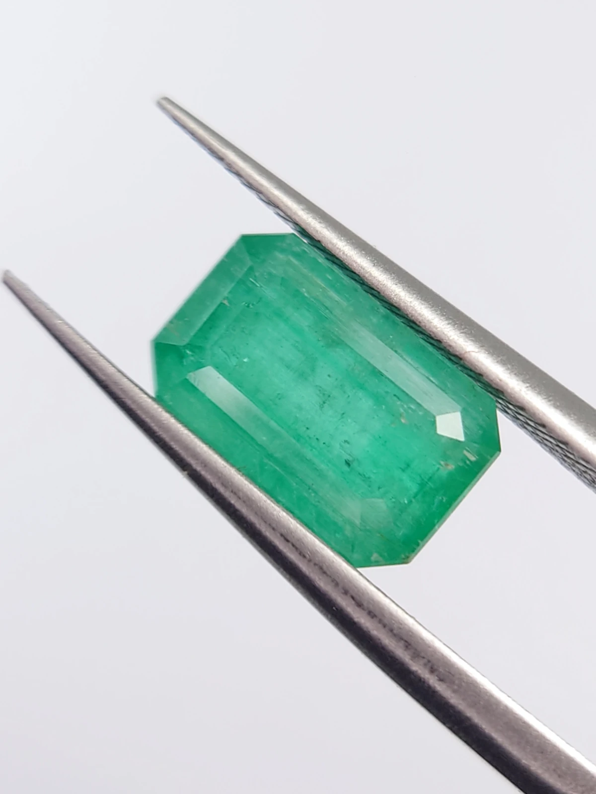 2.64ct Natural Emerald from Panjshir Valley Afghanistan — view 4