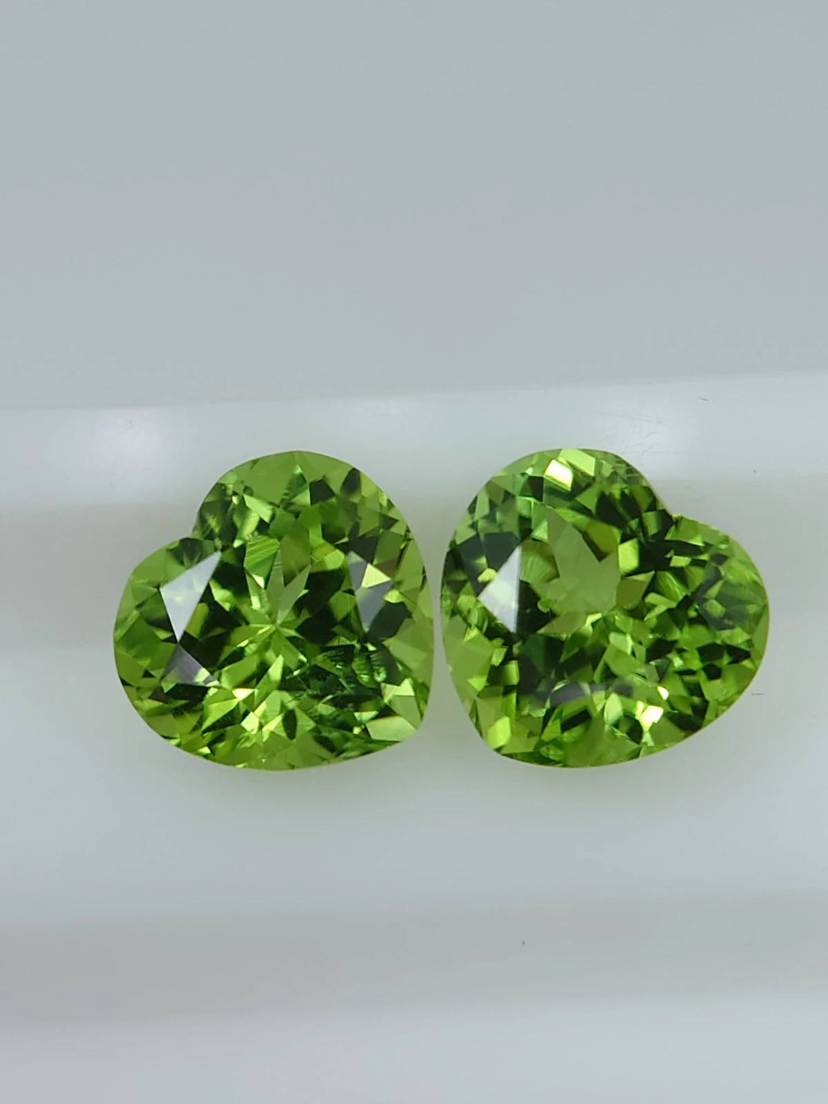 2.9 & 2.8ct Natural Heart Faceted Peridot Pair Loose Gemstones from Pakistan — view 1