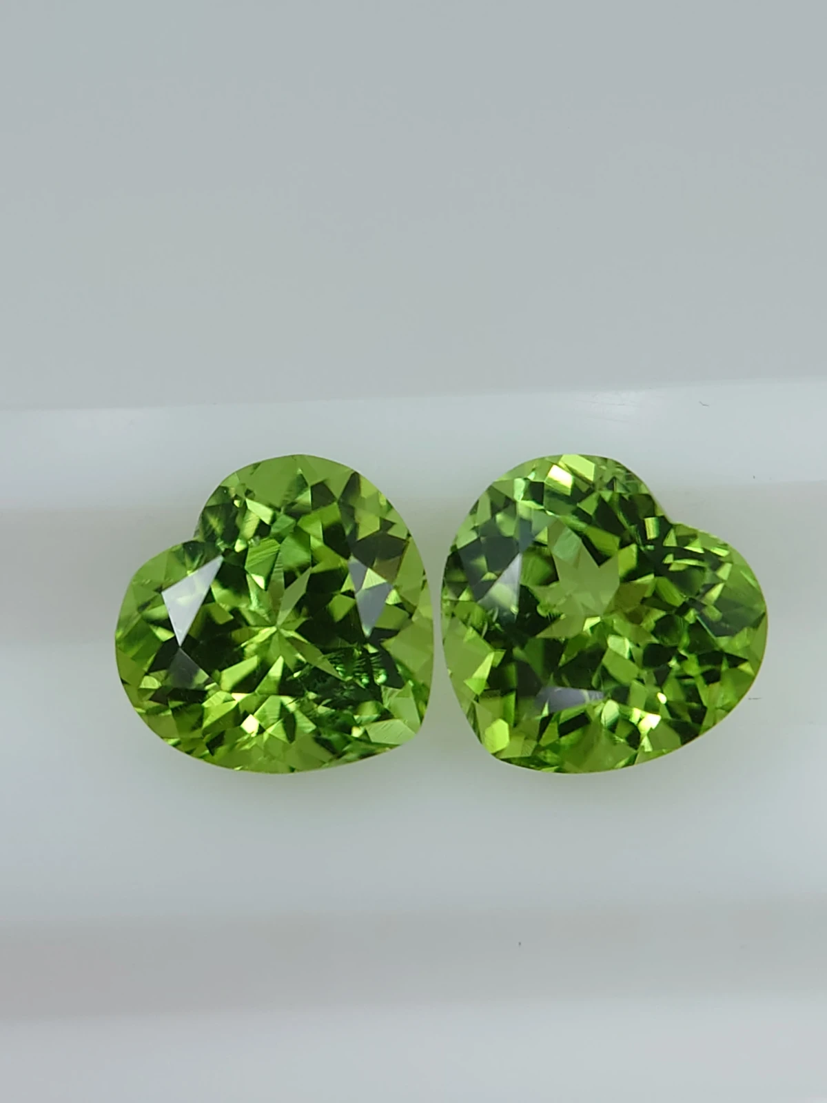 2.9 & 2.8ct Natural Heart Faceted Peridot Pair Loose Gemstones from Pakistan — view 2