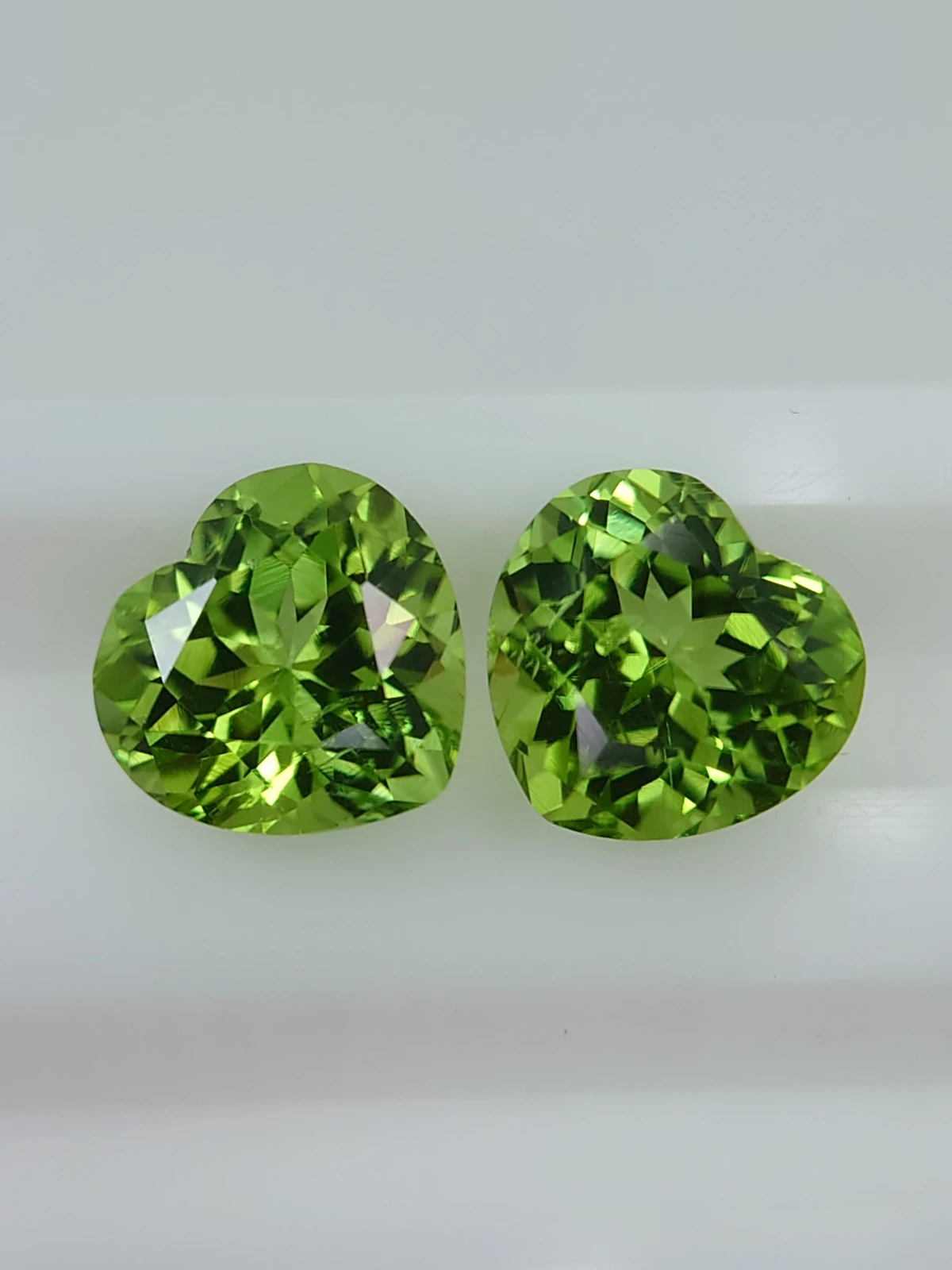 2.9 & 2.8ct Natural Heart Faceted Peridot Pair Loose Gemstones from Pakistan — view 3