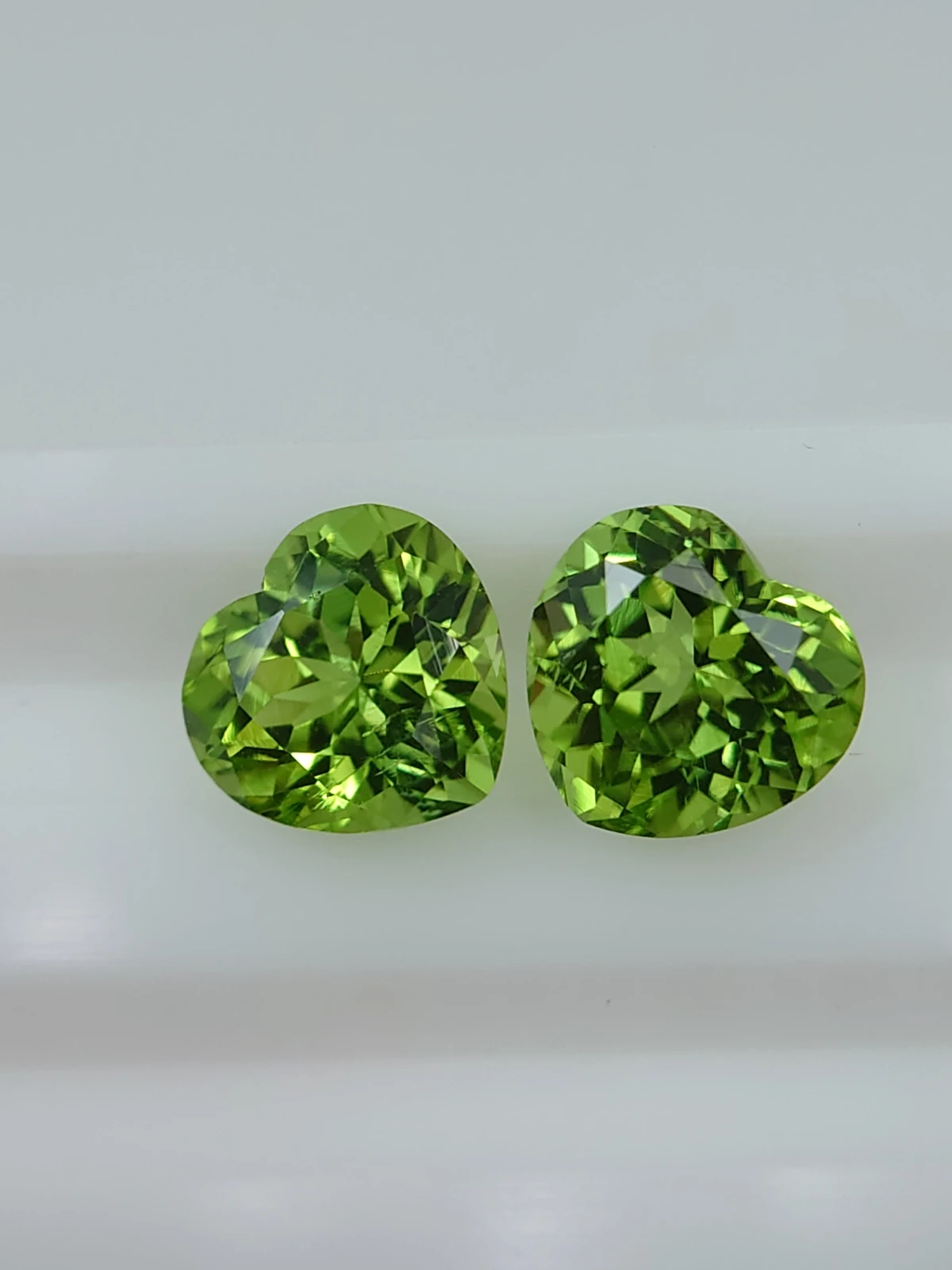 2.9 & 2.8ct Natural Heart Faceted Peridot Pair Loose Gemstones from Pakistan — view 4