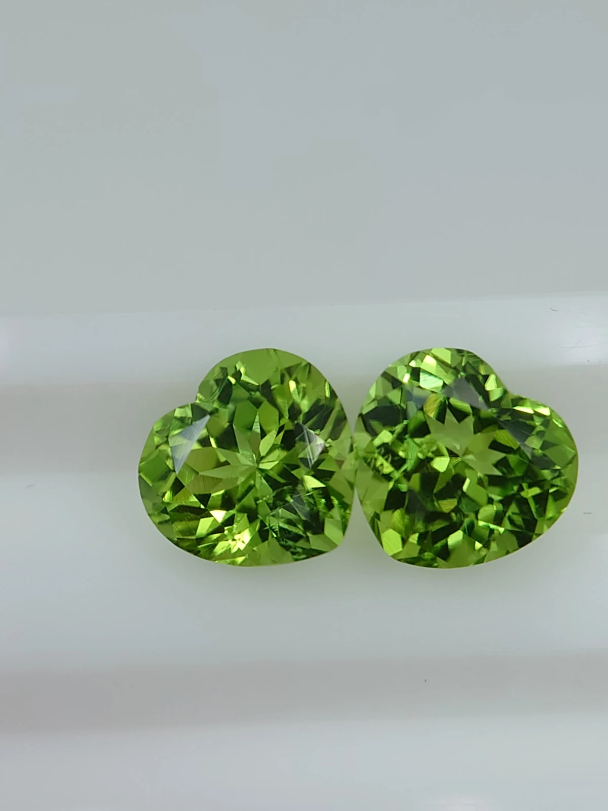 2.9 & 2.8ct Natural Heart Faceted Peridot Pair Loose Gemstones from Pakistan — view 5