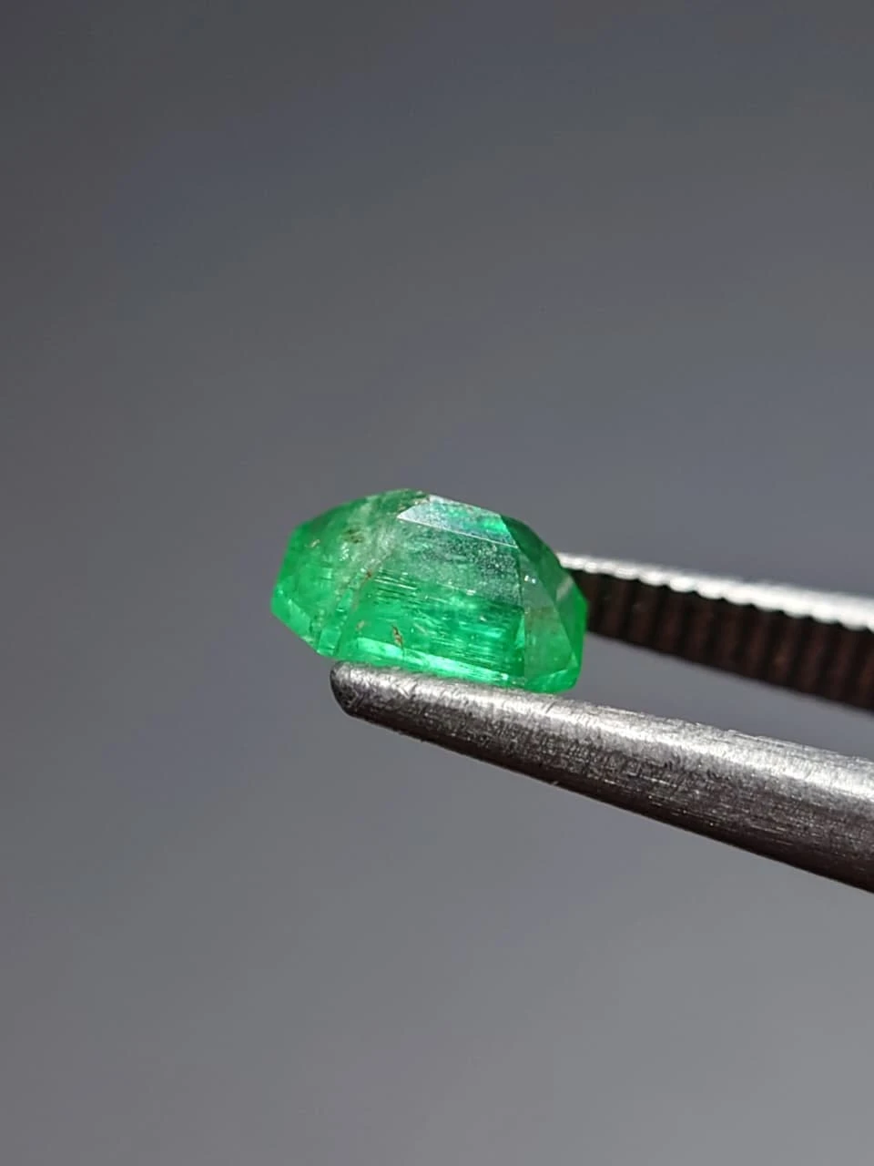 0.7ct Colombian Emerald Loose Gemstone from Colombia — view 4