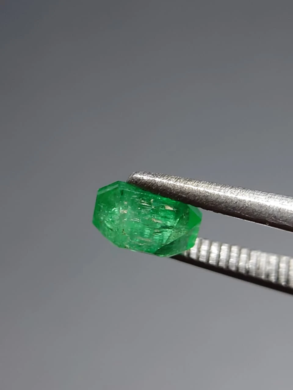 0.7ct Colombian Emerald Loose Gemstone from Colombia — view 3