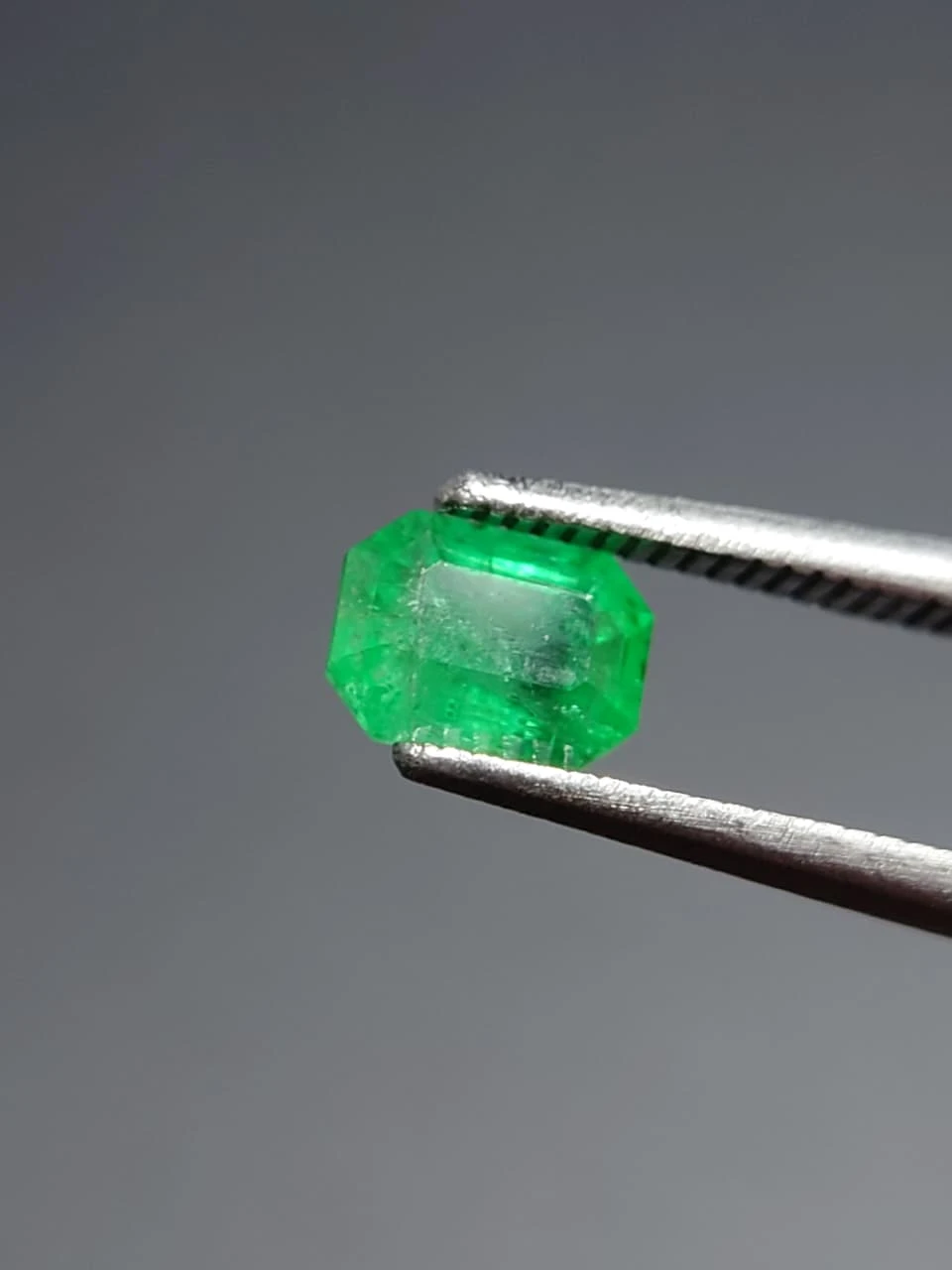 0.7ct Colombian Emerald Loose Gemstone from Colombia — view 1
