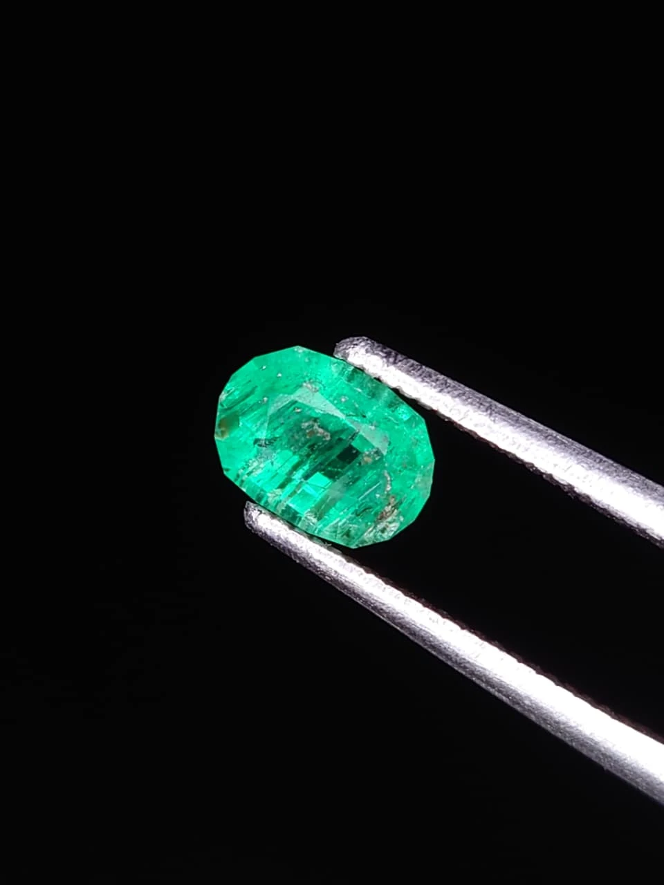 0.6ct Natural Oval Faceted Panjsher Emerald from Afghanistan — view 3