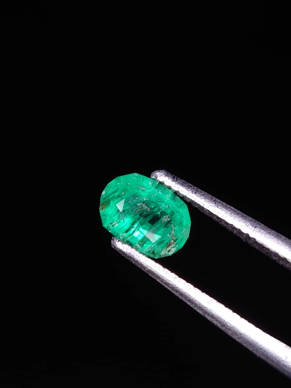 0.6ct Natural Oval Faceted Panjsher Emerald from Afghanistan — view 4