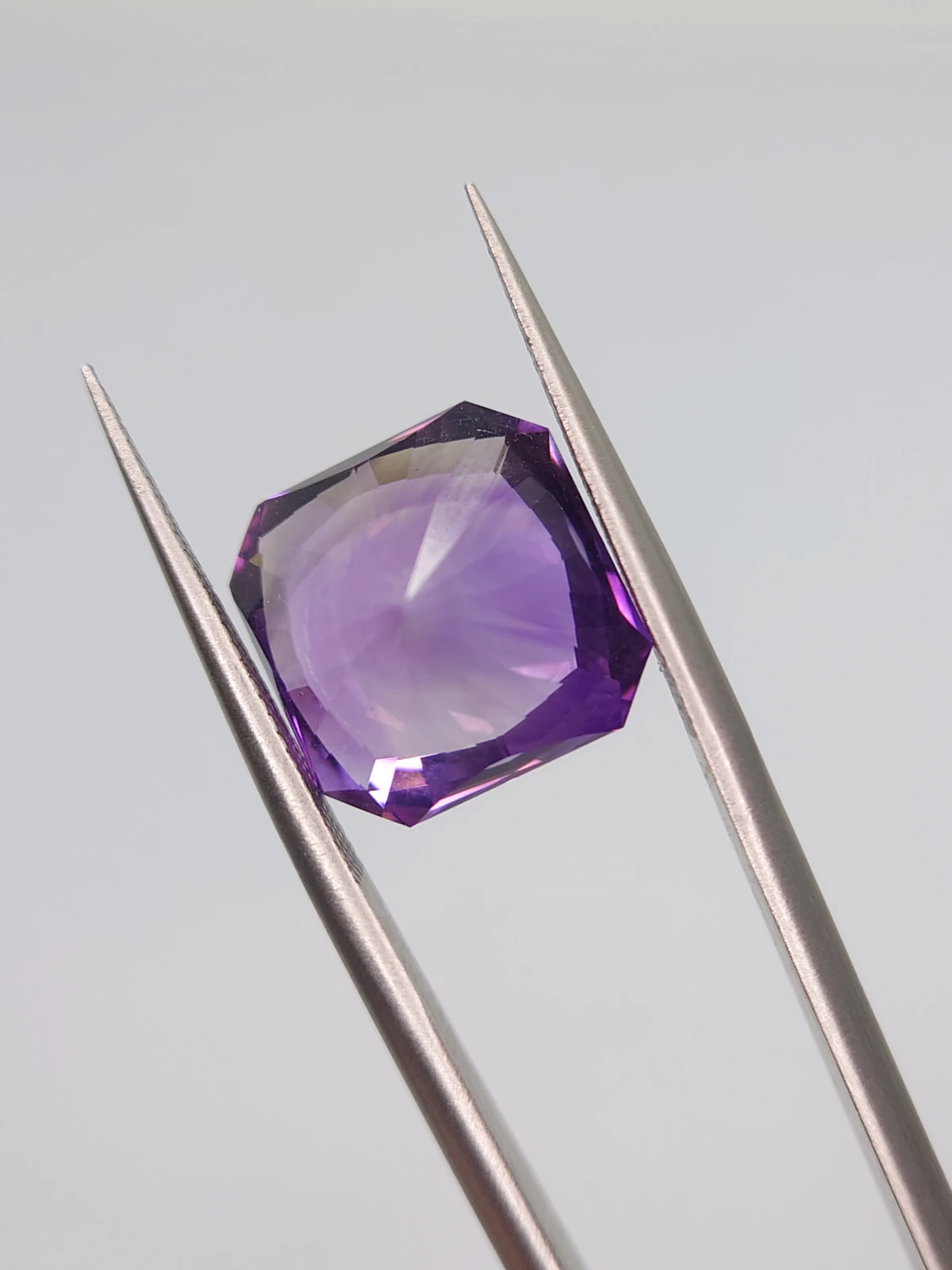6.6ct Amethyst Radiant Cut Loose Gemstone From Nigeria — view 5