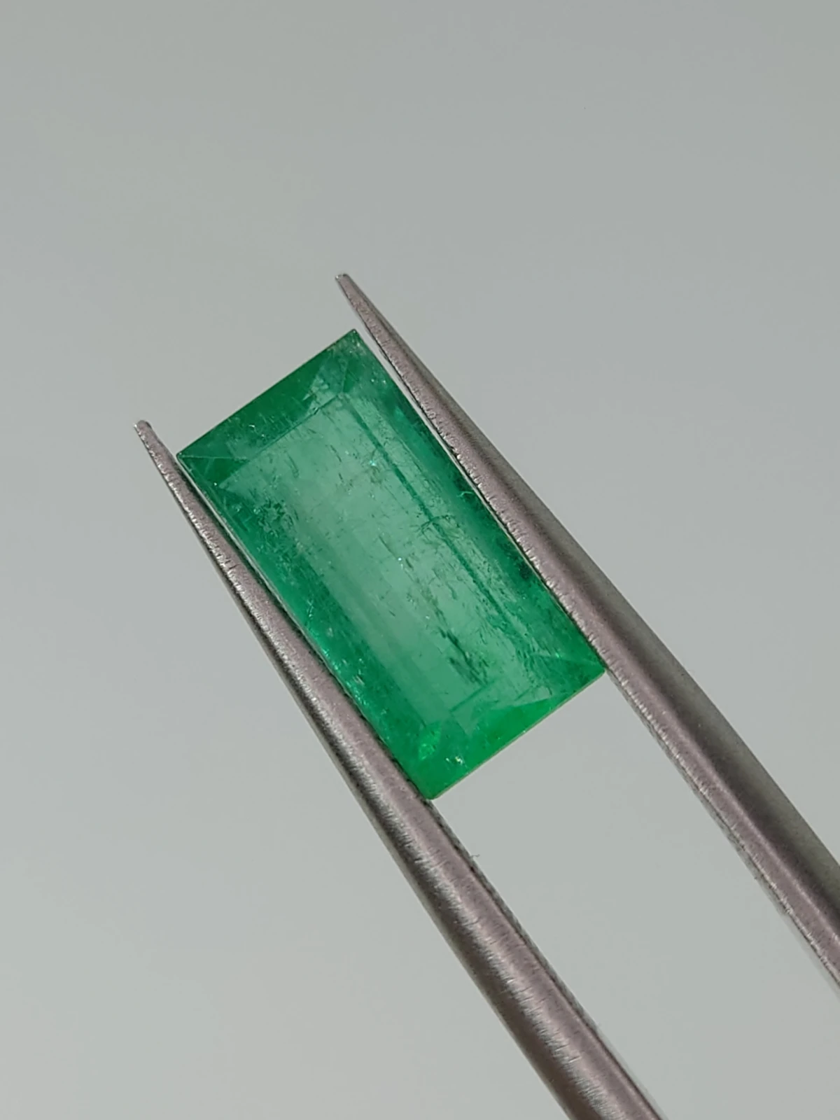 2.07ct Narural Emerald Baquette cut From Panjshir Afghanistan — view 1