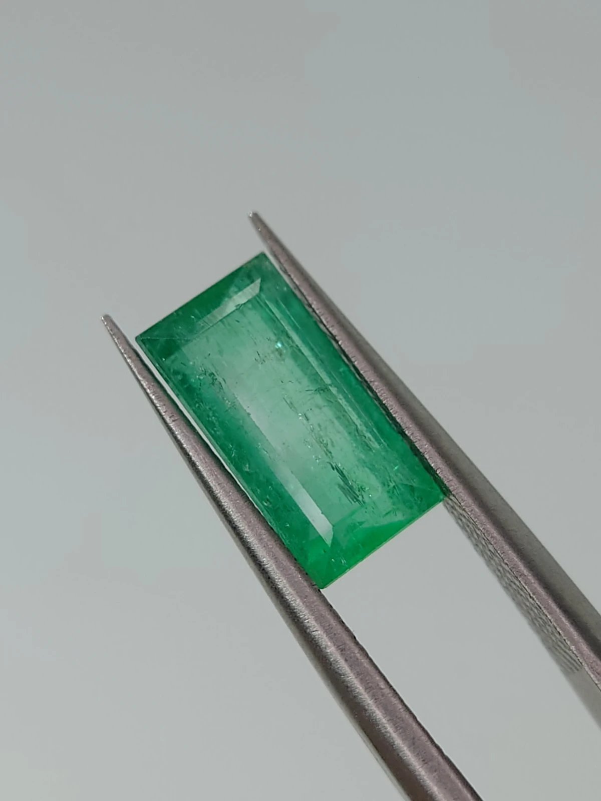 2.07ct Narural Emerald Baquette cut From Panjshir Afghanistan — view 2