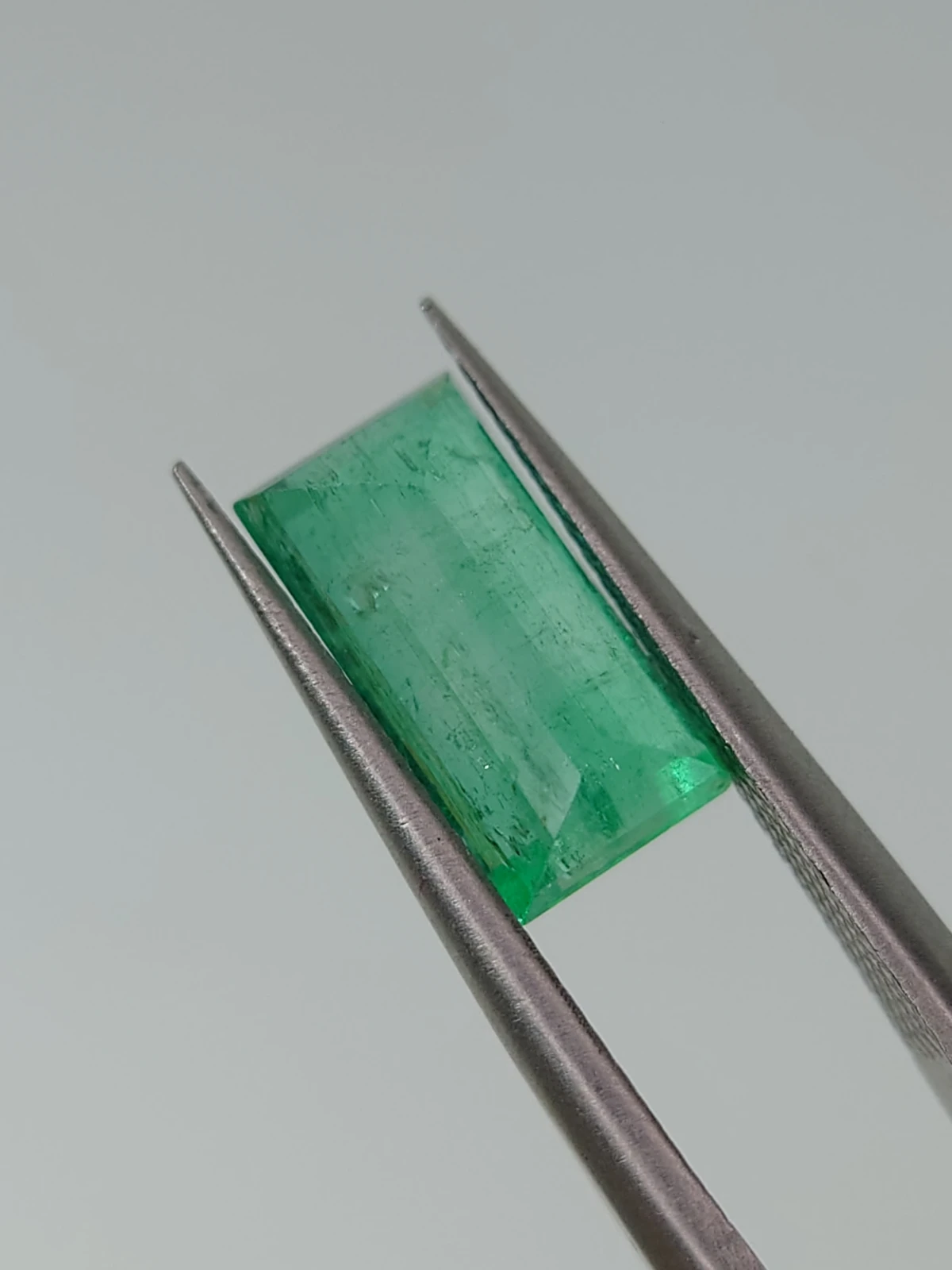 2.07ct Narural Emerald Baquette cut From Panjshir Afghanistan — view 3