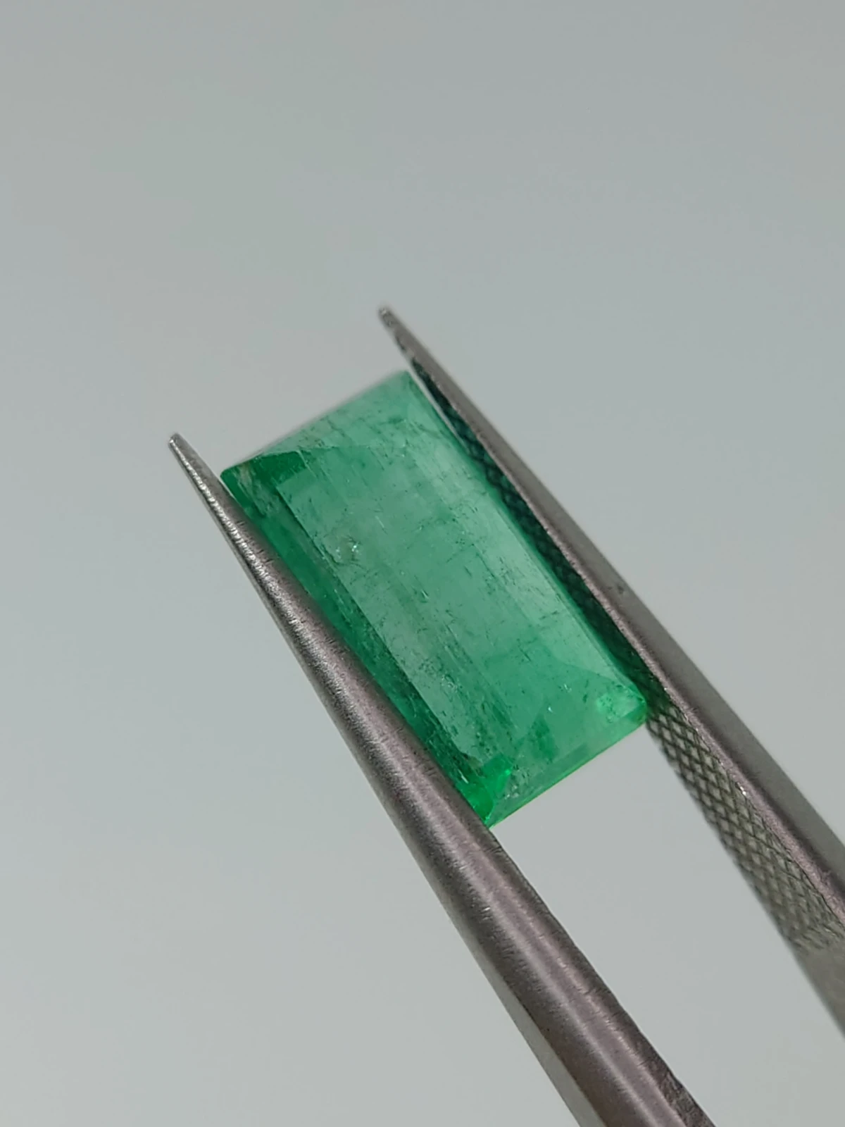2.07ct Narural Emerald Baquette cut From Panjshir Afghanistan — view 4