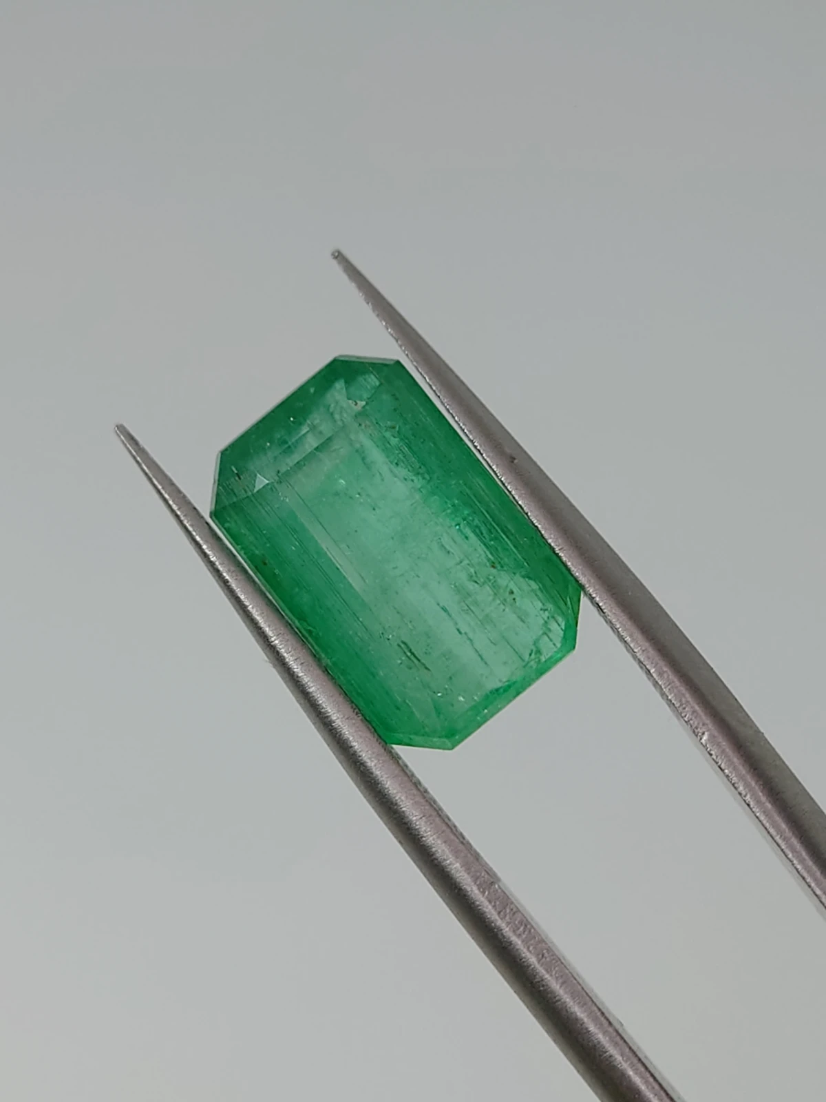 5.2ct Natural Emerald Oval cut From Panjshir Afghanistan — view 1