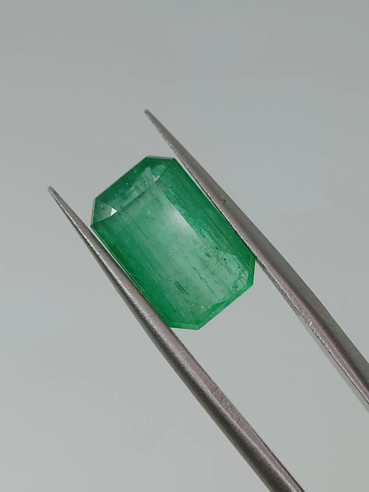5.2ct Natural Emerald Oval cut From Panjshir Afghanistan — view 3