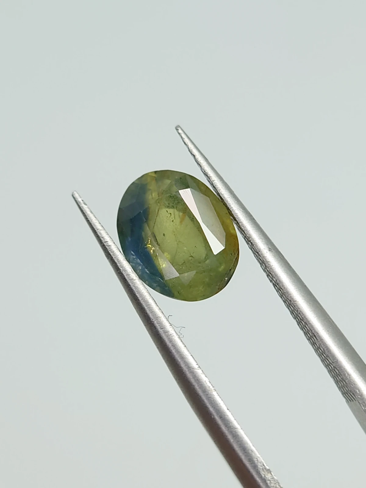 1.64ct Bicolor Sapphire Oval Cut From Nigeria — view 3