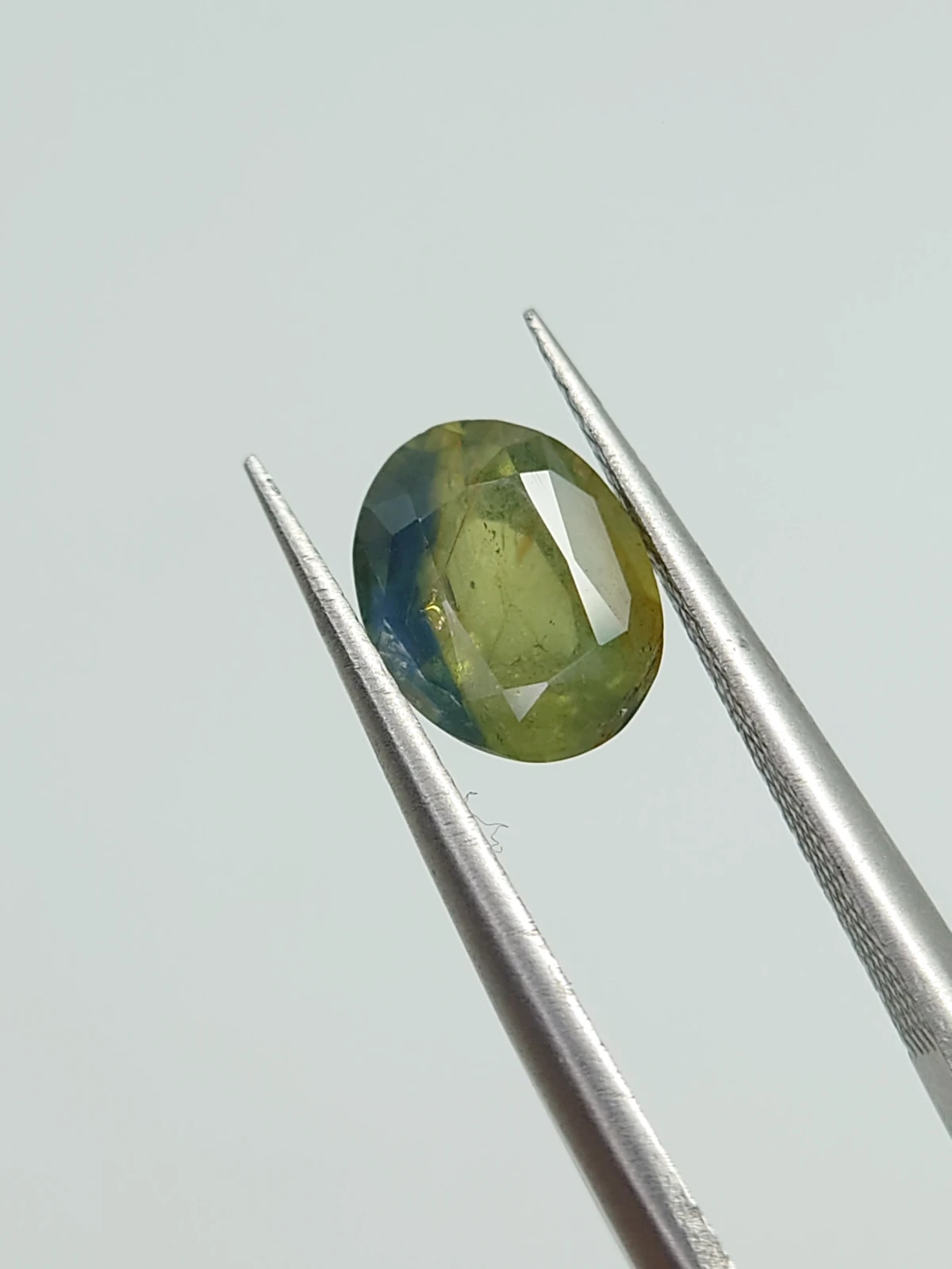 1.64ct Bicolor Sapphire Oval Cut From Nigeria — view 5