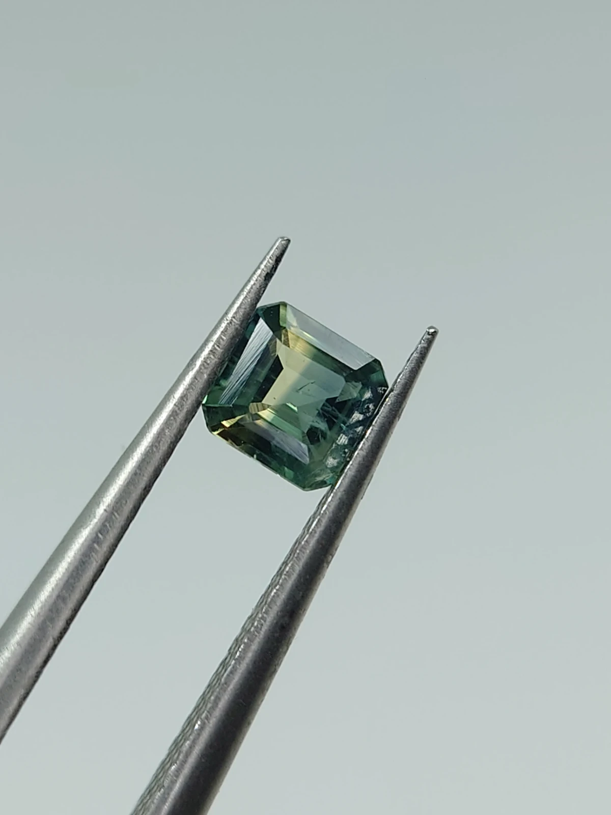 0.39ct Natural Bicolour Sapphire Octagon cut from Nigeria — view 1