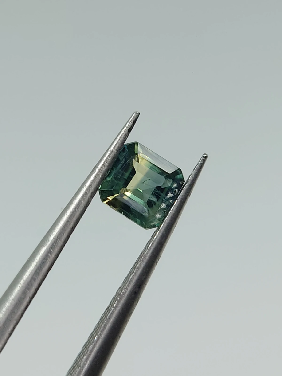 0.39ct Natural Bicolour Sapphire Octagon cut from Nigeria — view 2