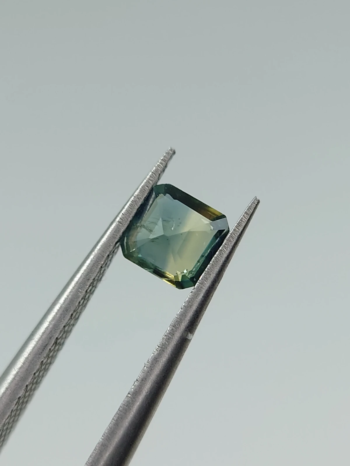 0.39ct Natural Bicolour Sapphire Octagon cut from Nigeria — view 4
